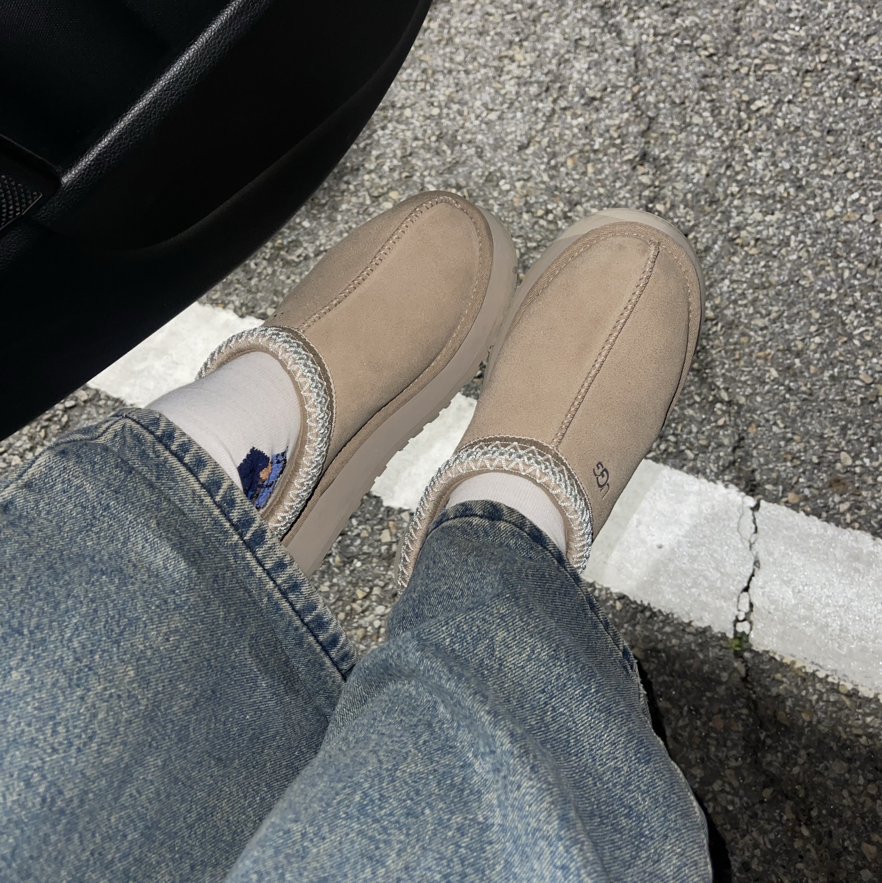 (W) UGG Tazz Slipper Sand 착용 스타일
