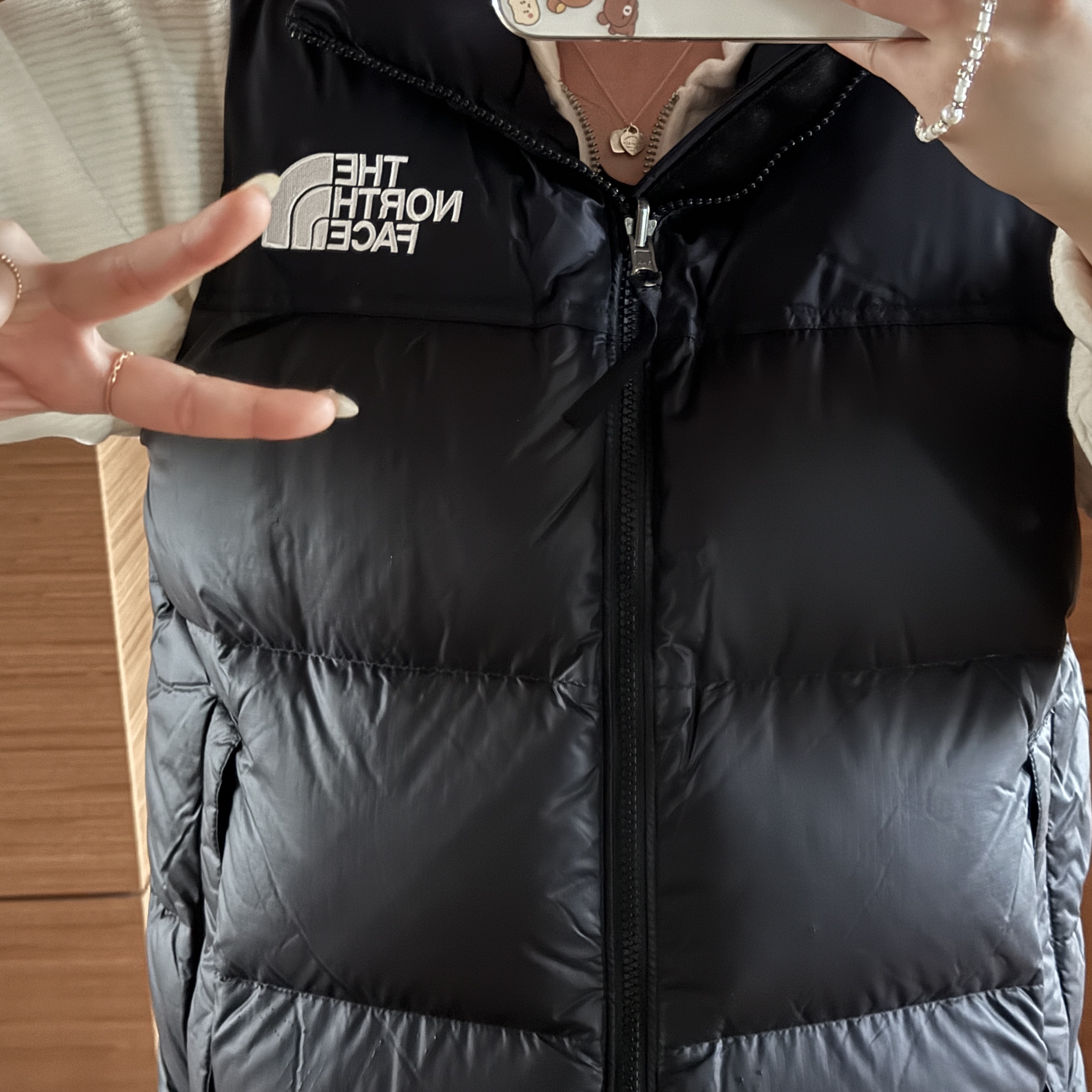(W) The North Face 1996 Retro Nuptse Vest Black, (W) The North Face 1996 Eco Nuptse Vest Black - 24FW 착용 스타일 - 1