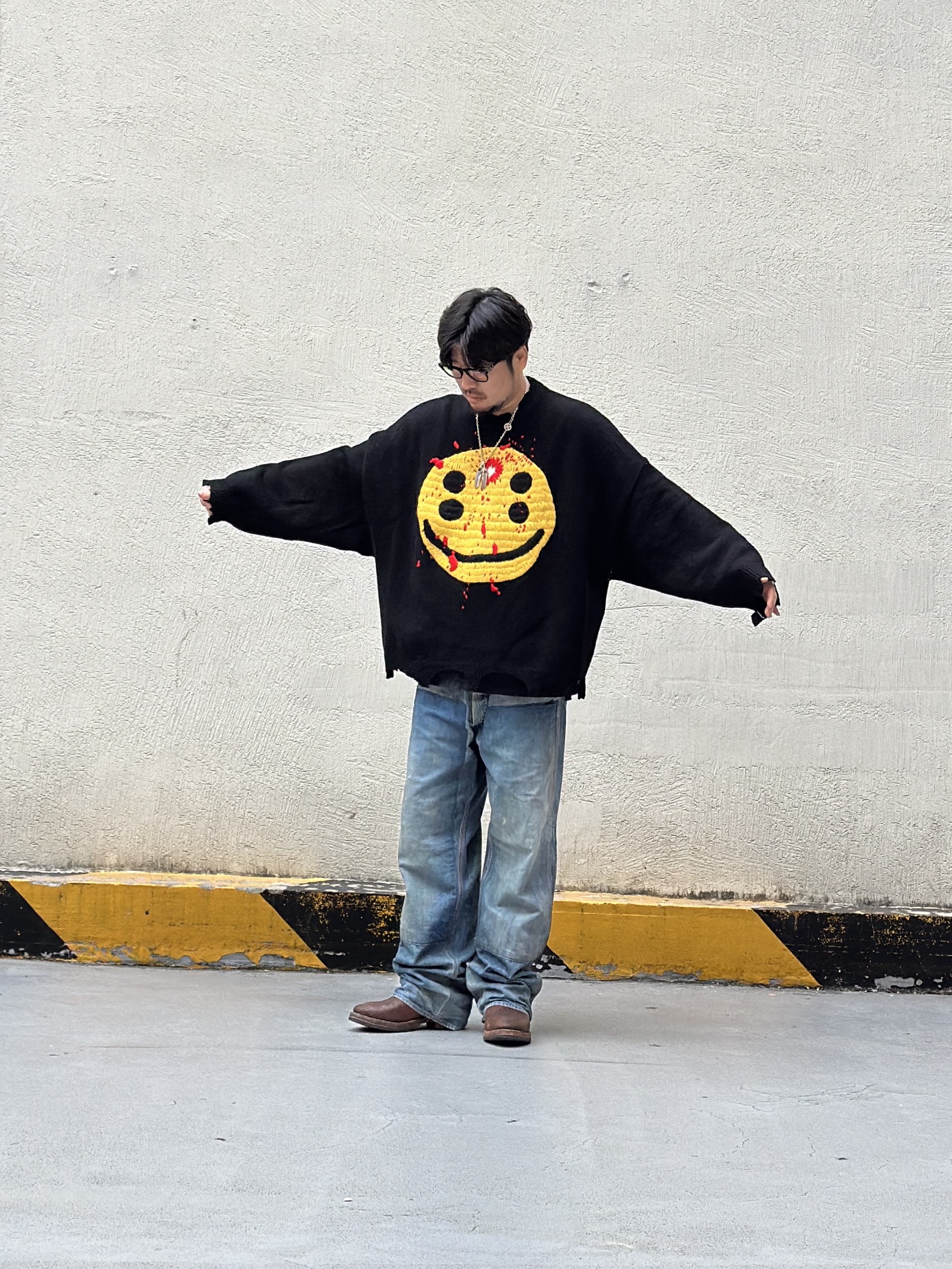Saint Mxxxxxx x Cactus Plant Flea Market Smile Knit Black - 24AW, Saint Mxxxxxx Painter Pants Blue - 23AW 착용 스타일 - 4