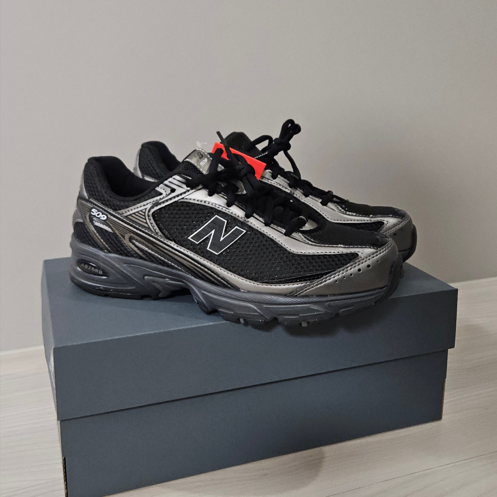 New Balance 509 Black 착용 스타일