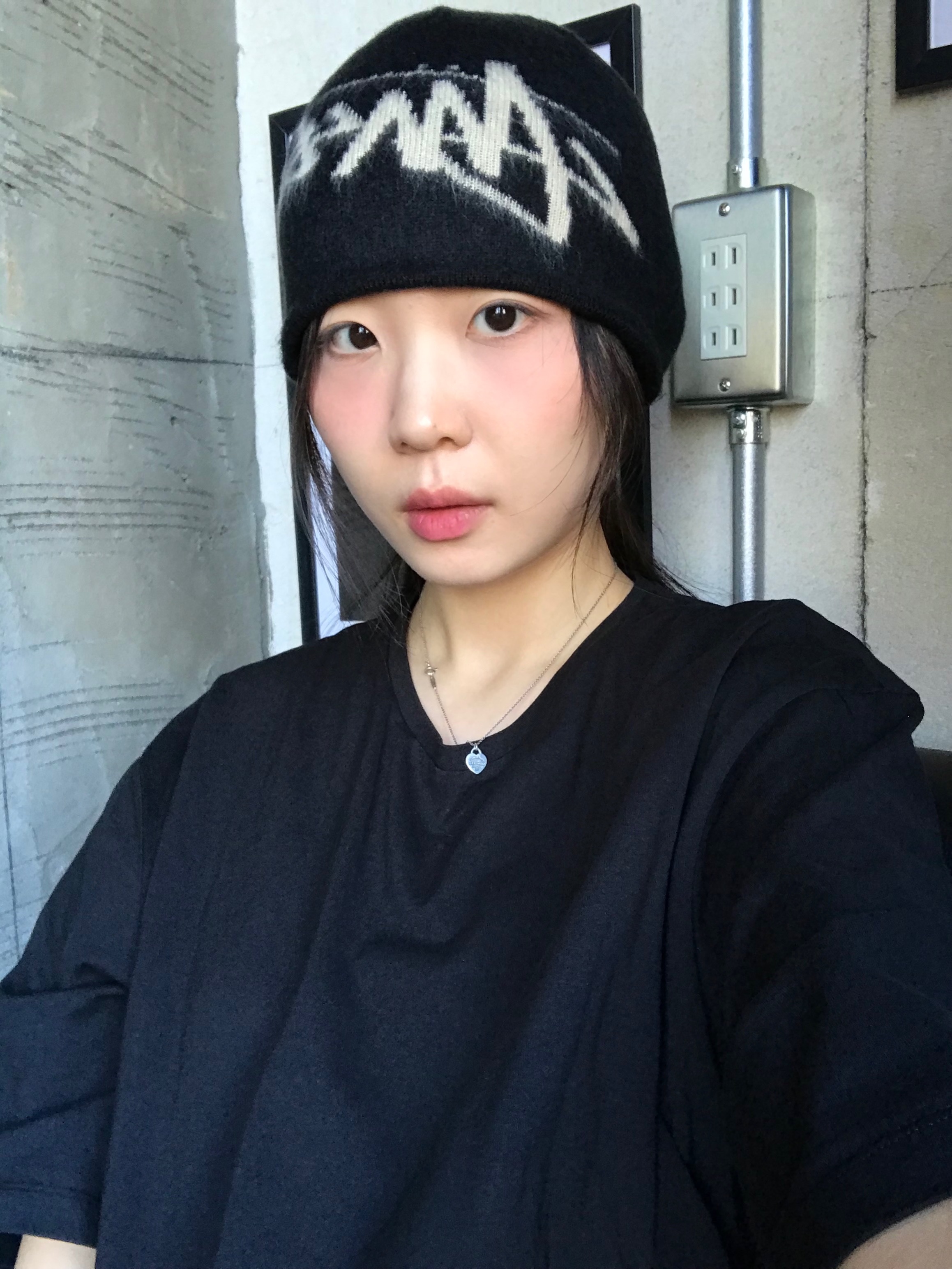 Prada Re-Nylon Hooded Blouson Jacket Black, Stussy Brushed Out Stock Skullcap Beanie Black 착용 스타일 - 2