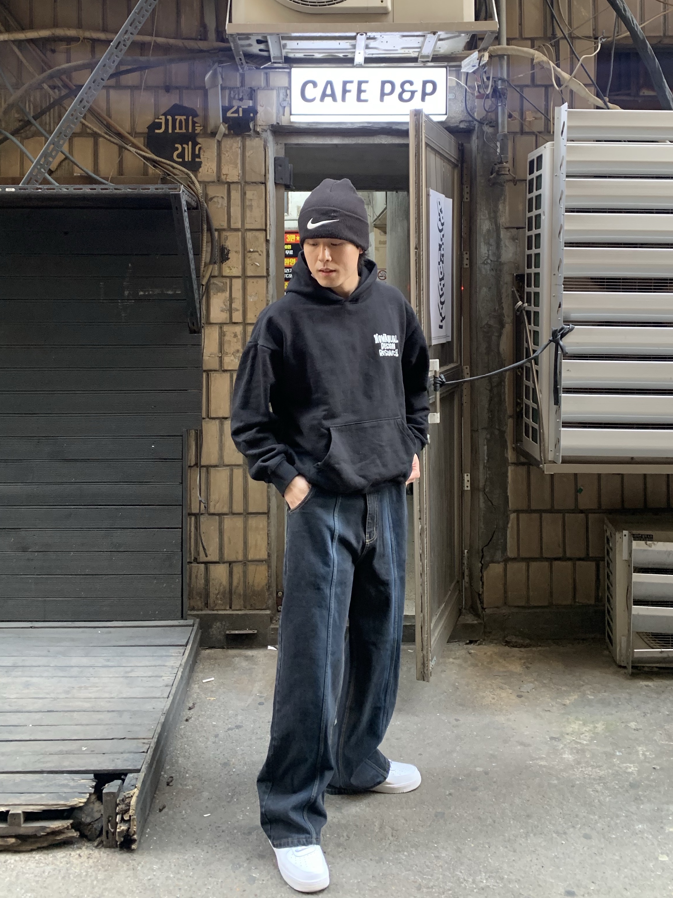 Nike x Stussy Cuff Beanie Black, Nike Air Force 1 '07 Low White 착용 스타일 - 2