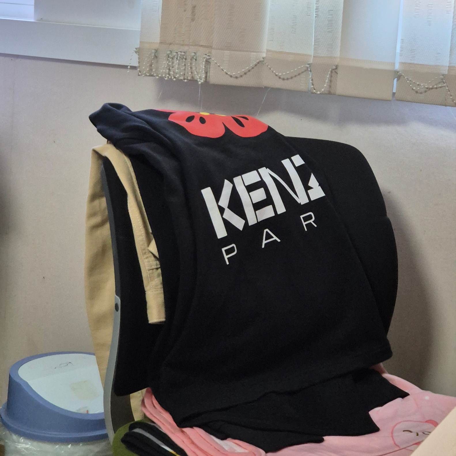 Kenzo Boke Flower Cardigan Black 착용 스타일