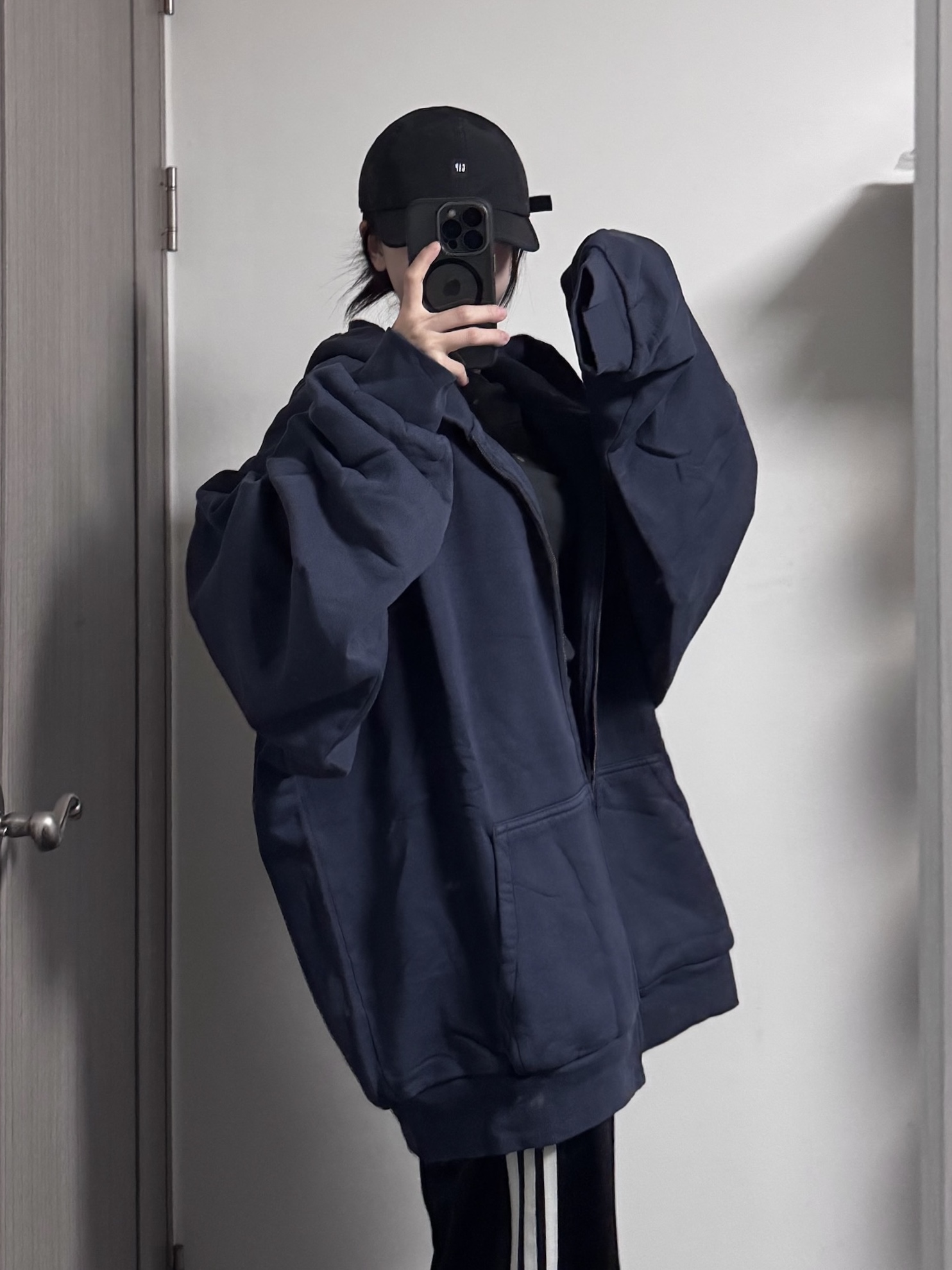 Yeezy YZY Zip-Up Hoodie Navy, (W) Adidas Originals Firebird Loose Track Pants Black - KR Sizing 착용 스타일 - 2