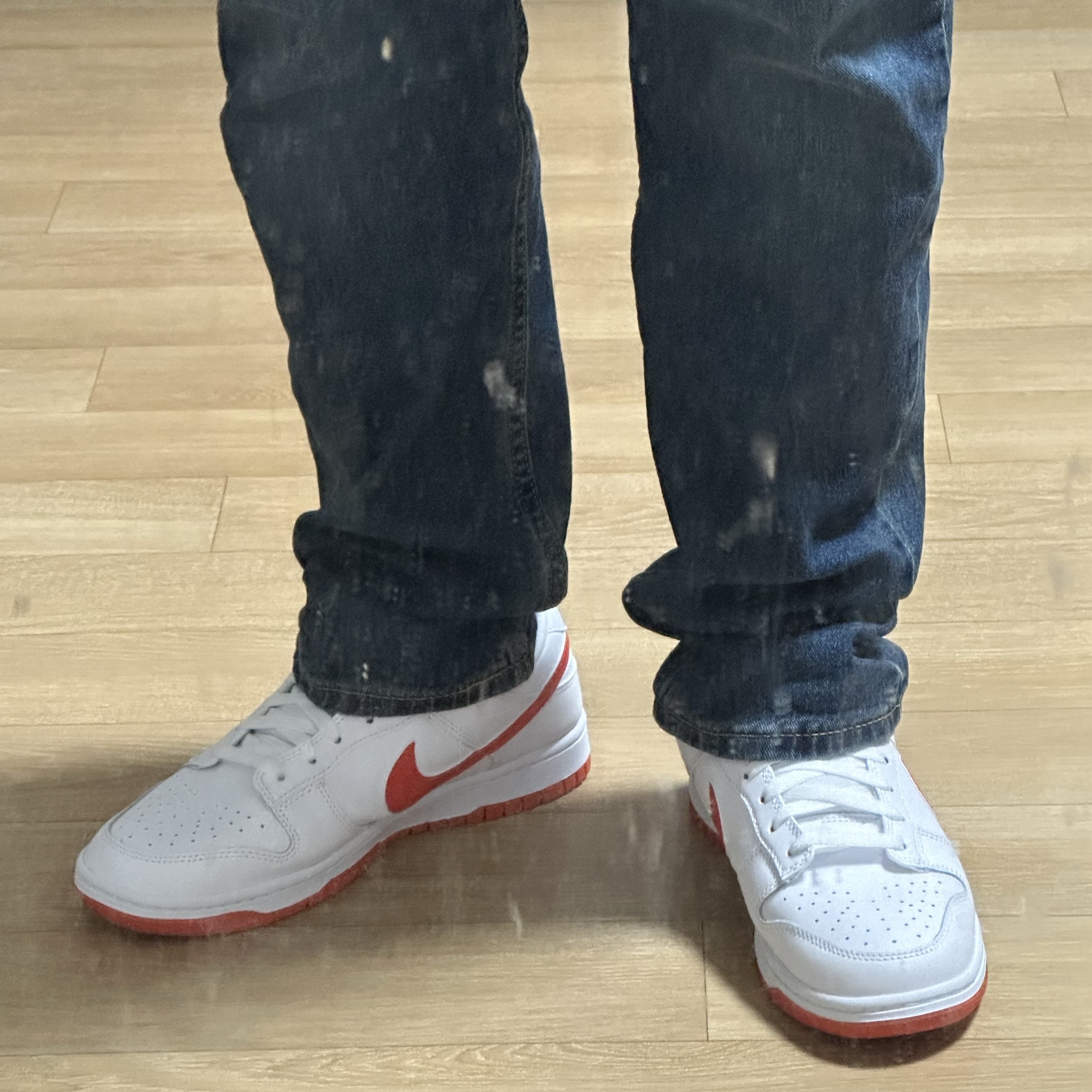 Nike Dunk Low Retro White Picante Red 착용 스타일 - 2