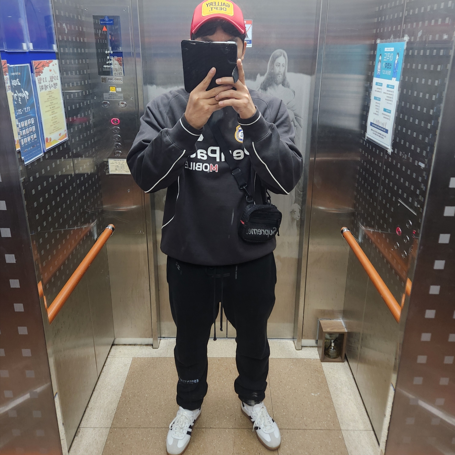Palace Pen Pals Crew Black - 24SS, Gallery Dept. Souvenir Trucker Red 착용 스타일
