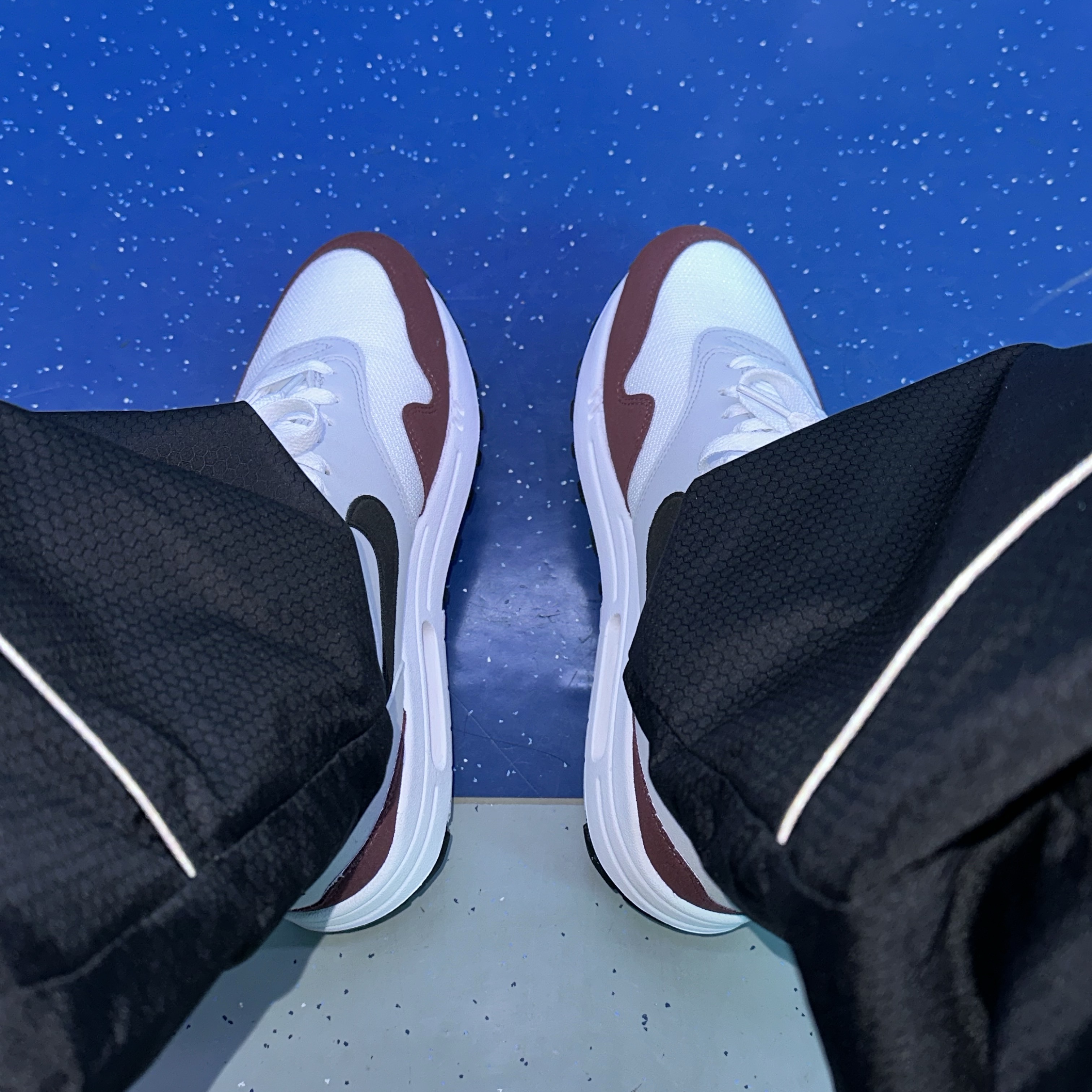 Nike Air Max 1 Dark Team Red White 착용 스타일