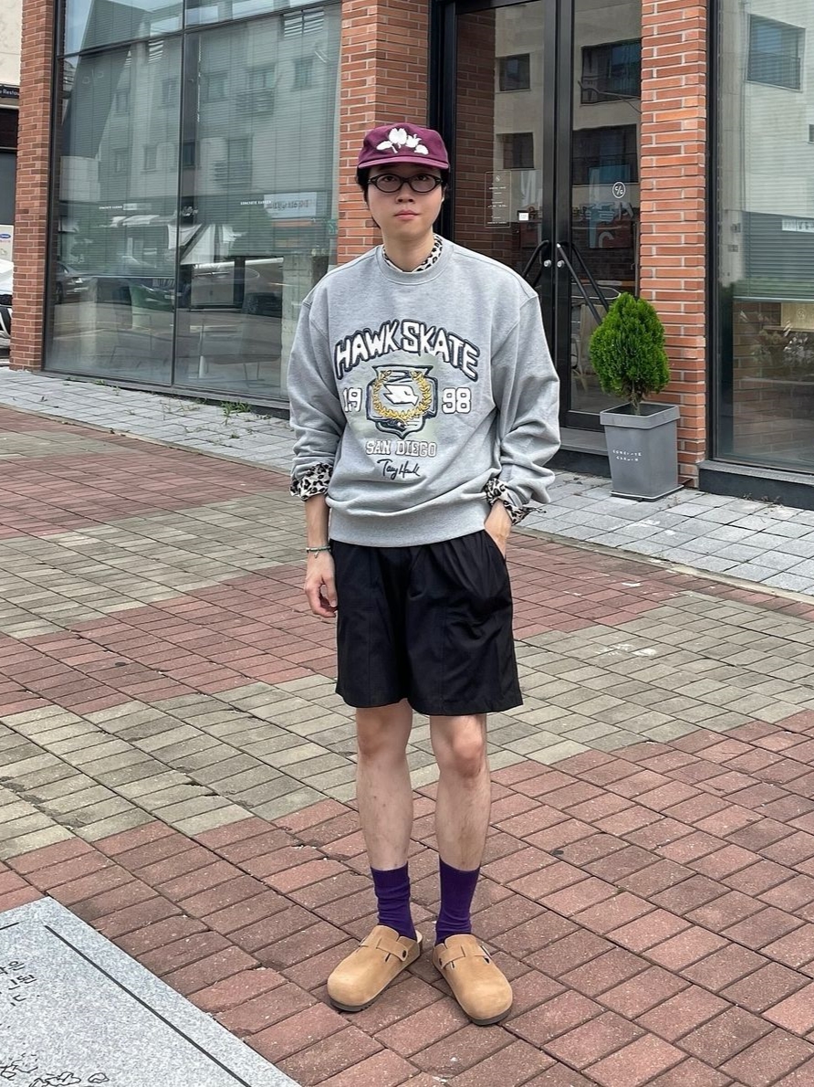 TONY HAWK Hawk College Graphic Crewneck Grey 착용 스타일 - 1