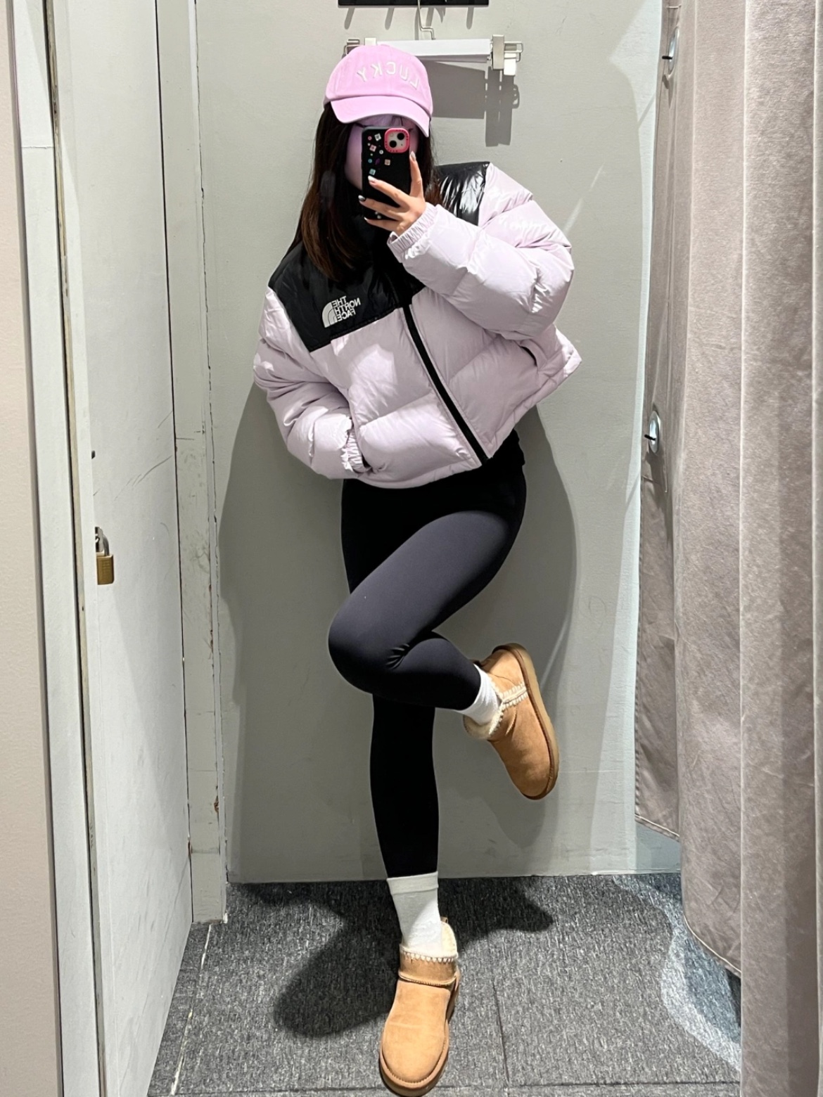 (W) The North Face Nuptse Short Jacket Lavender Fog 착용 스타일 - 3