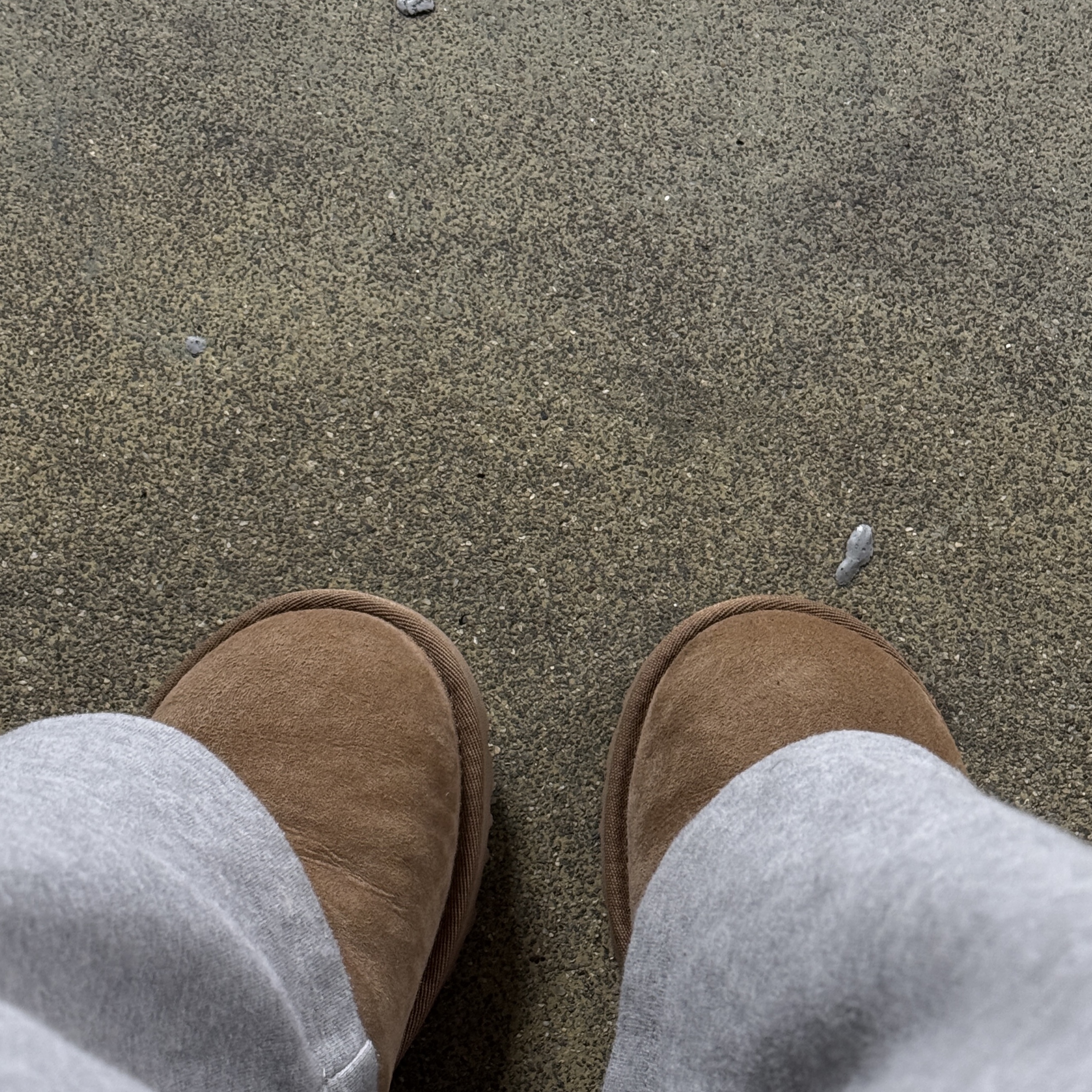 (W) UGG Classic Ultra Mini Boots Chestnut 착용 스타일