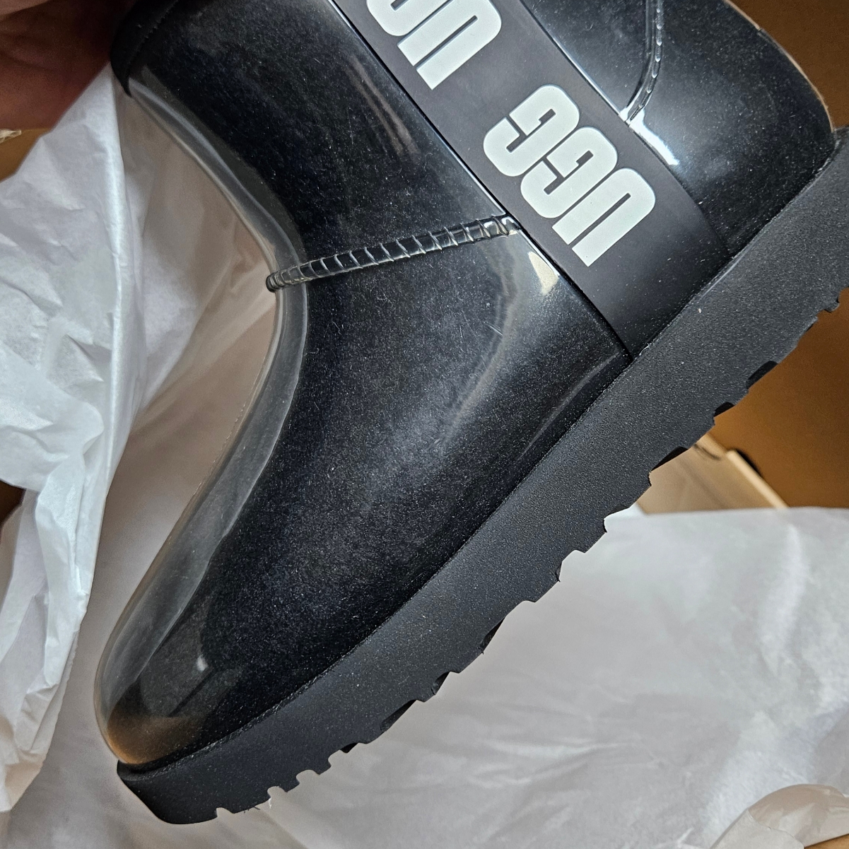 (W) UGG Classic Clear Mini Boots Black 착용 스타일 - 2