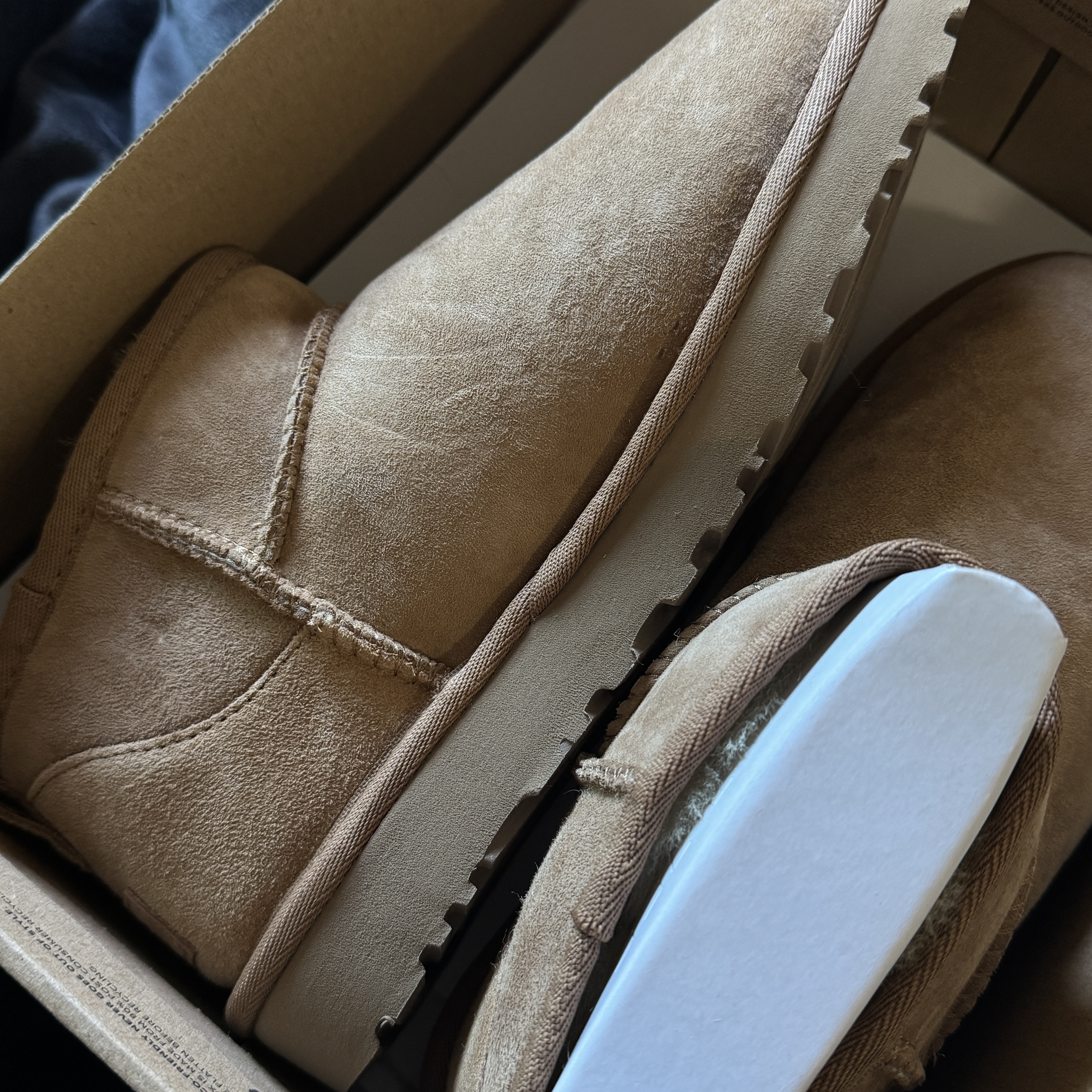 (W) UGG Classic Ultra Mini Boots Chestnut 착용 스타일