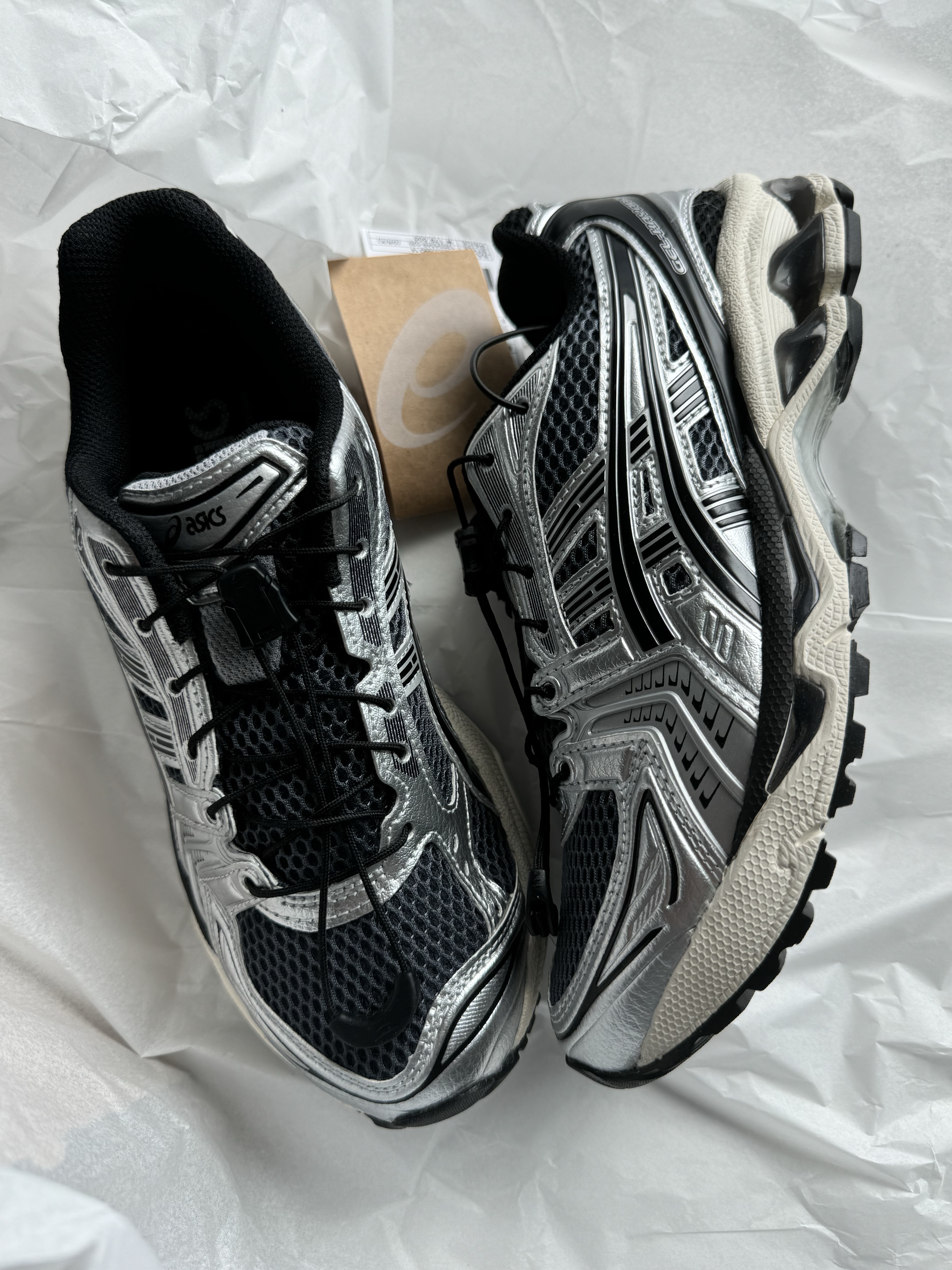 Asics Unlimited Gel-Kayano 14 Carrier Grey Black 착용 스타일