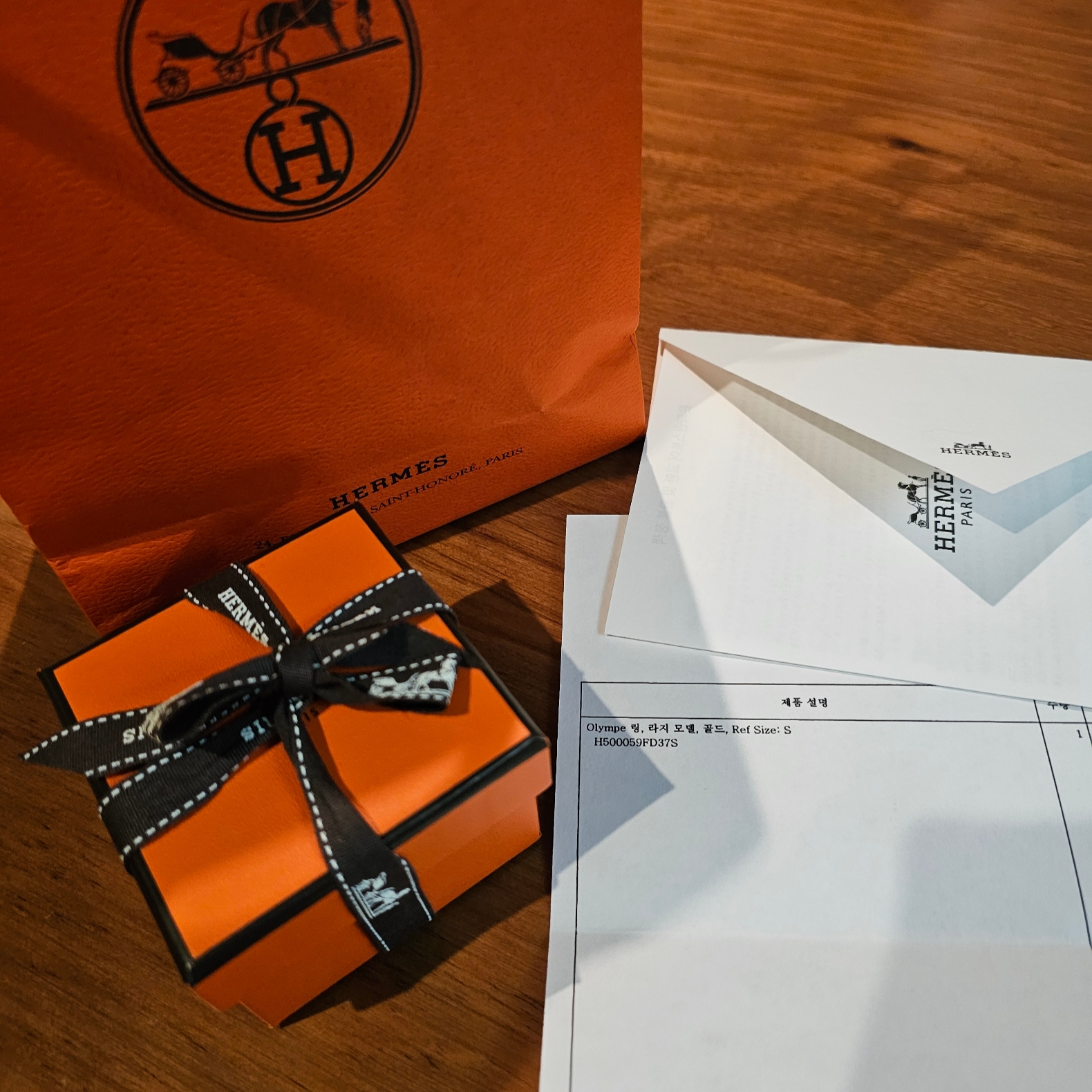 (W) Hermes Large Olympe Ring Calfskin Metal Rose Gold 착용 스타일 - 2