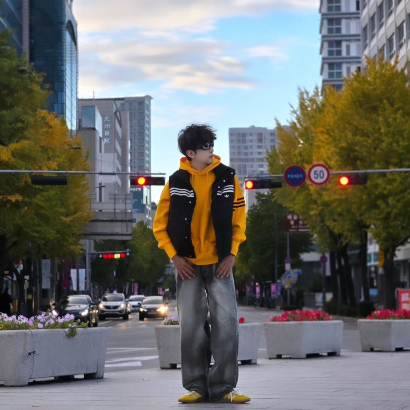 Adidas Originals 70s Padded Gilet Black - KR Sizing, Adidas Neuclassics Hoodie Black - US Sizing 착용 스타일 - 7