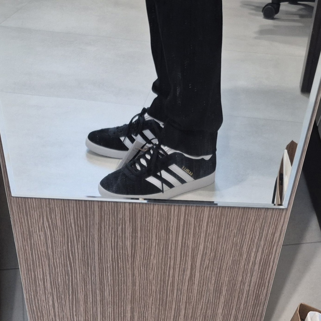 Adidas Gazelle Core Black White 착용 스타일