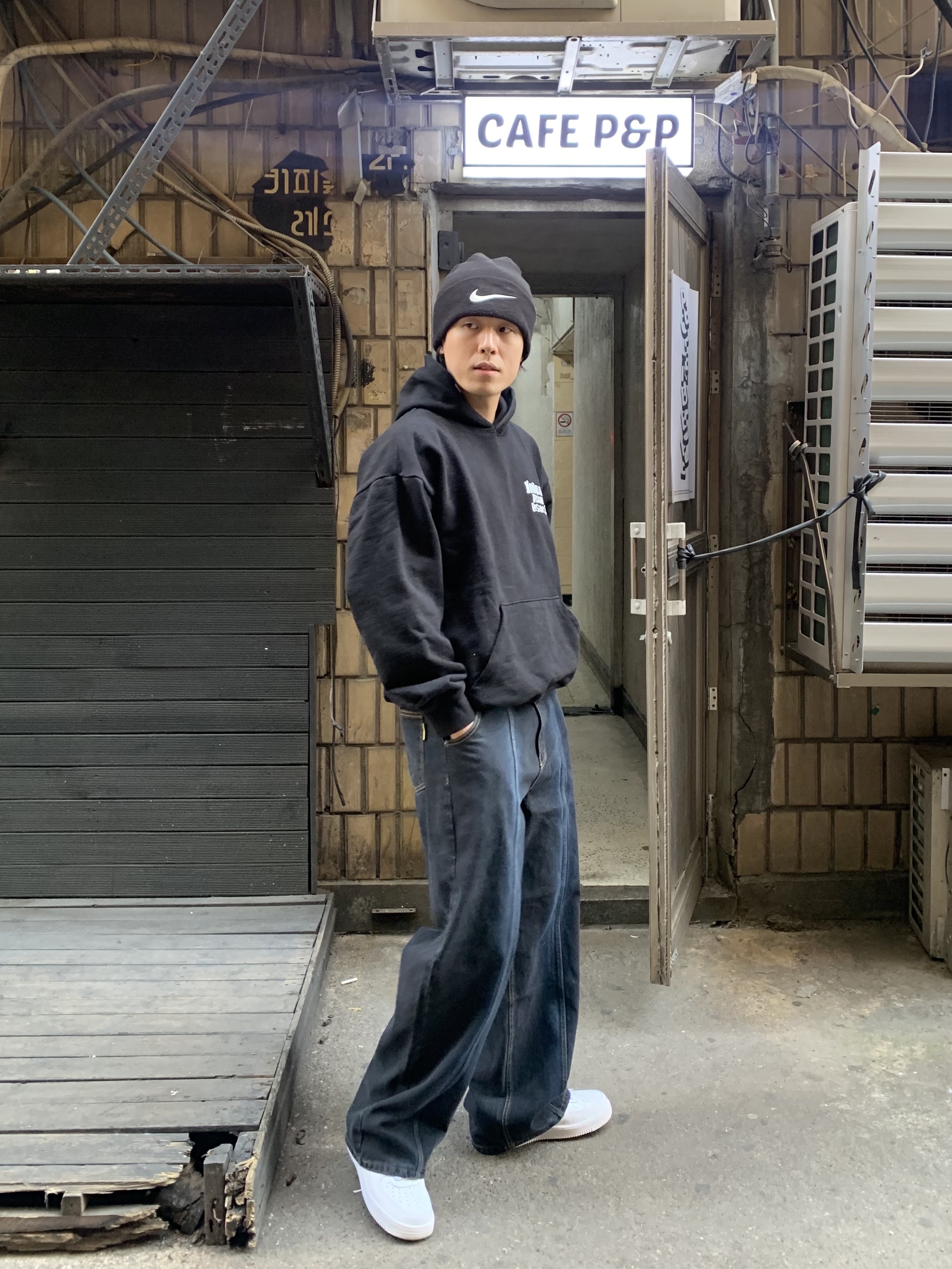 Nike x Stussy Cuff Beanie Black, Nike Air Force 1 '07 Low White 착용 스타일 - 5