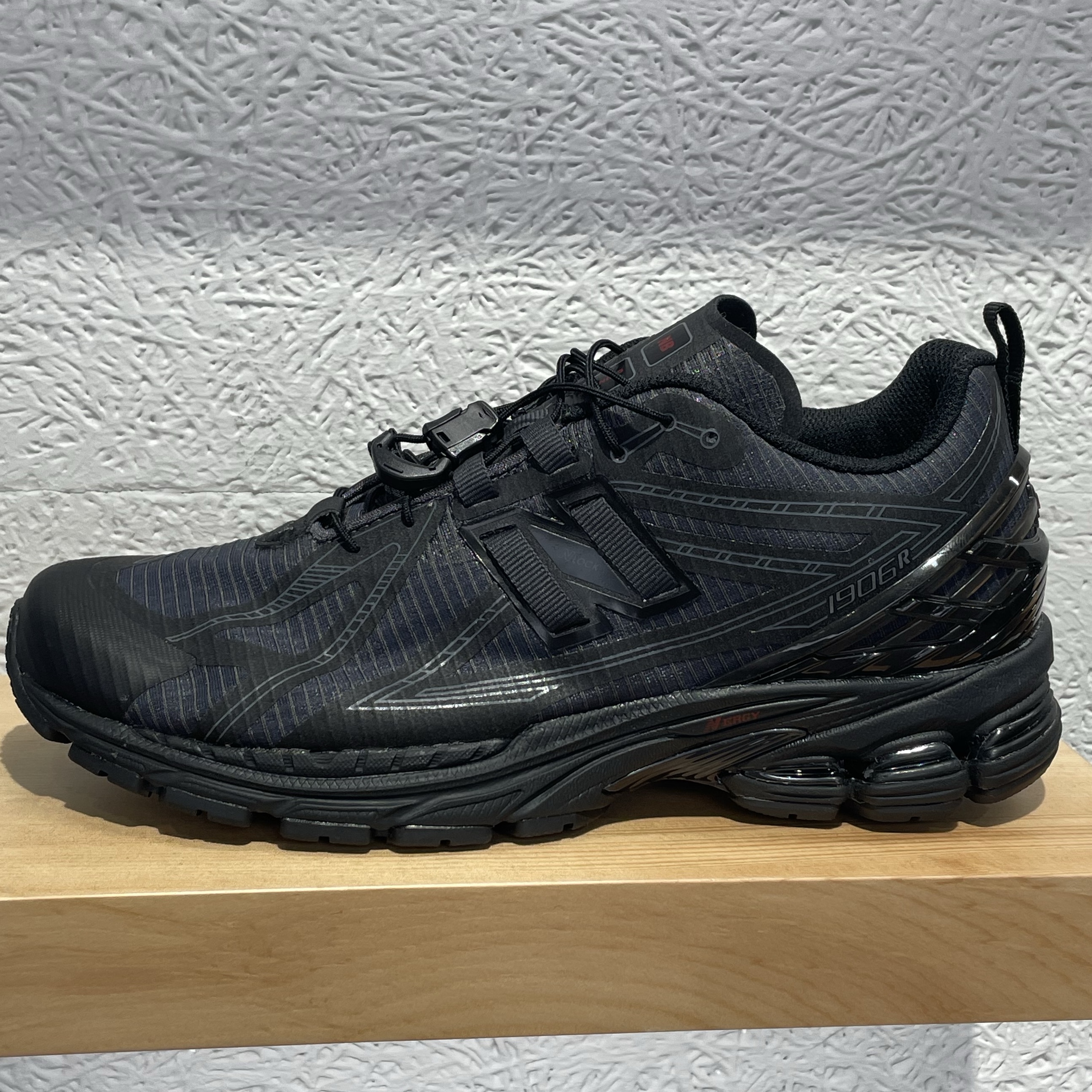 New Balance 1906R Black Magnet 착용 스타일