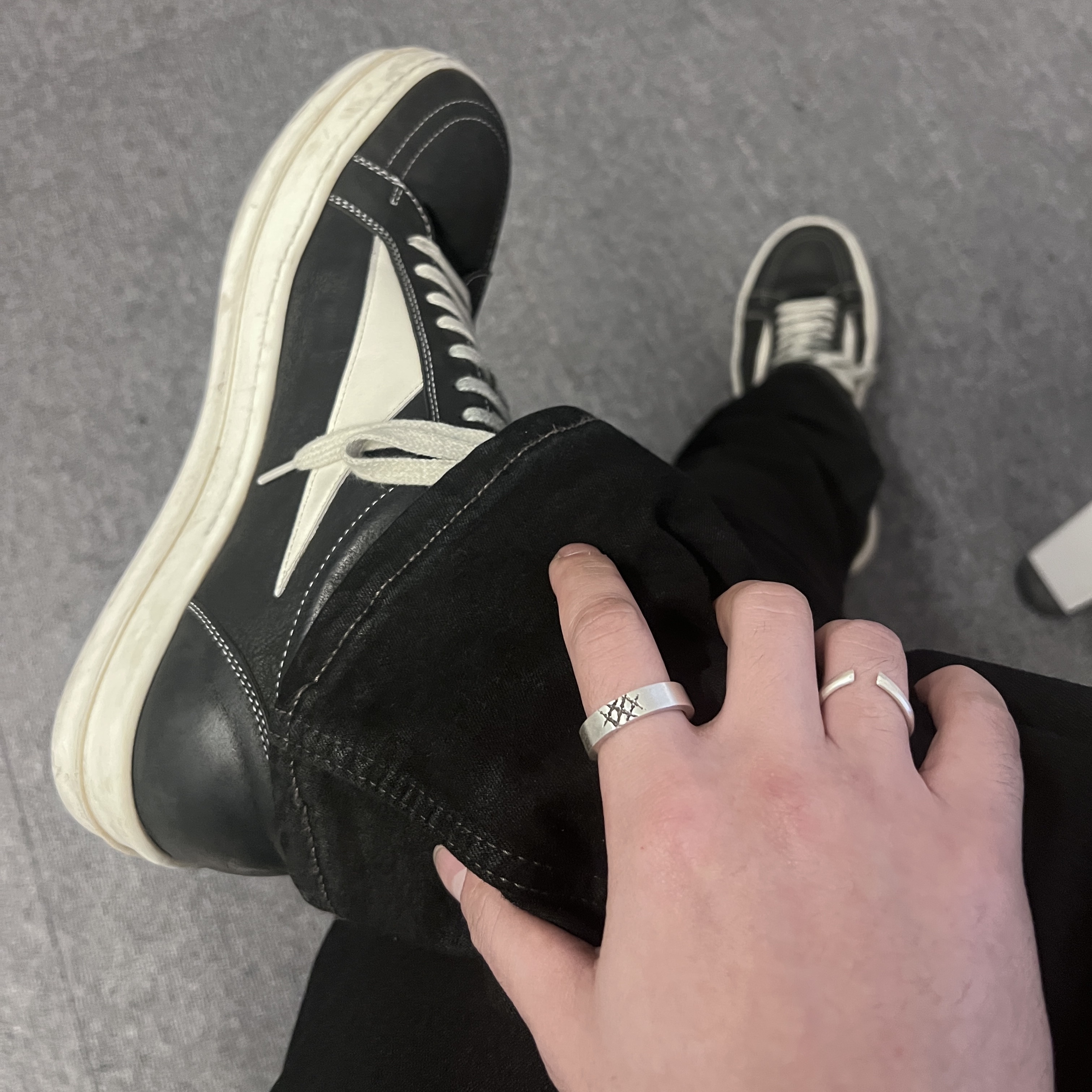 Rick Owens Vintage Sneaks Black Milk, TWELVE R_12 착용 스타일