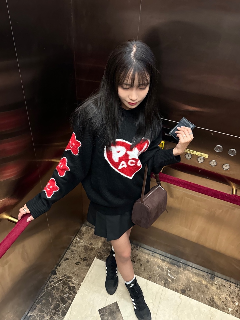 Palace Cosy Knit Black - 24FW, Adidas Box Hog 2.0 Boots Core Black Cloud White 착용 스타일 - 1