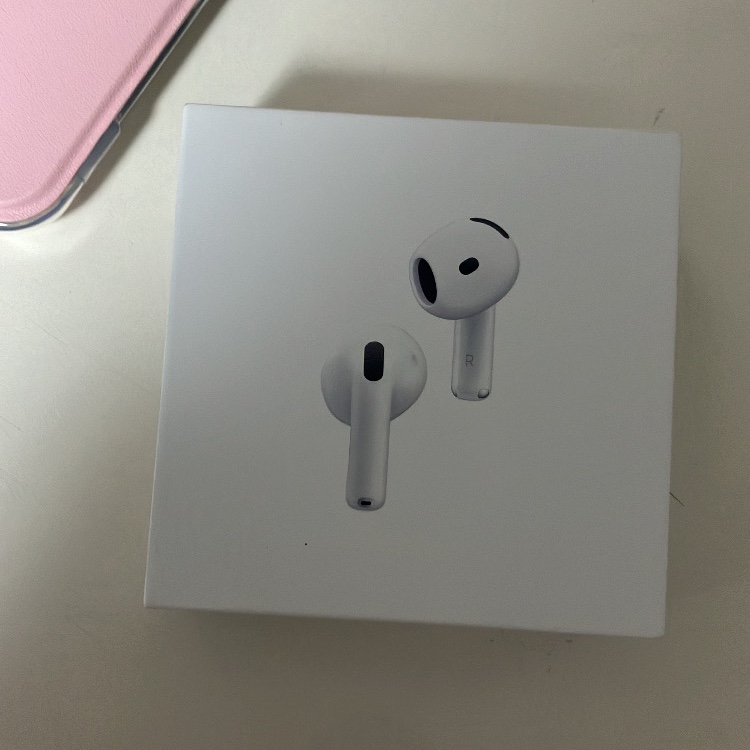 Apple AirPods 4th Gen with Active Noise Cancellation (Korean Ver.) 착용 스타일