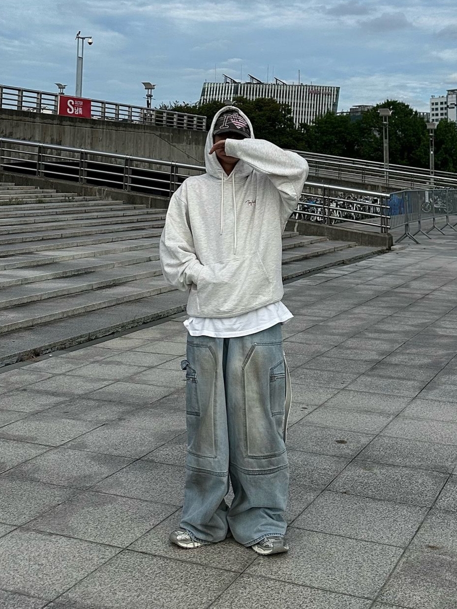 TONY HAWK Smile Boucle Embroidery Graphic Hoodie Oatmeal 착용 스타일 - 3
