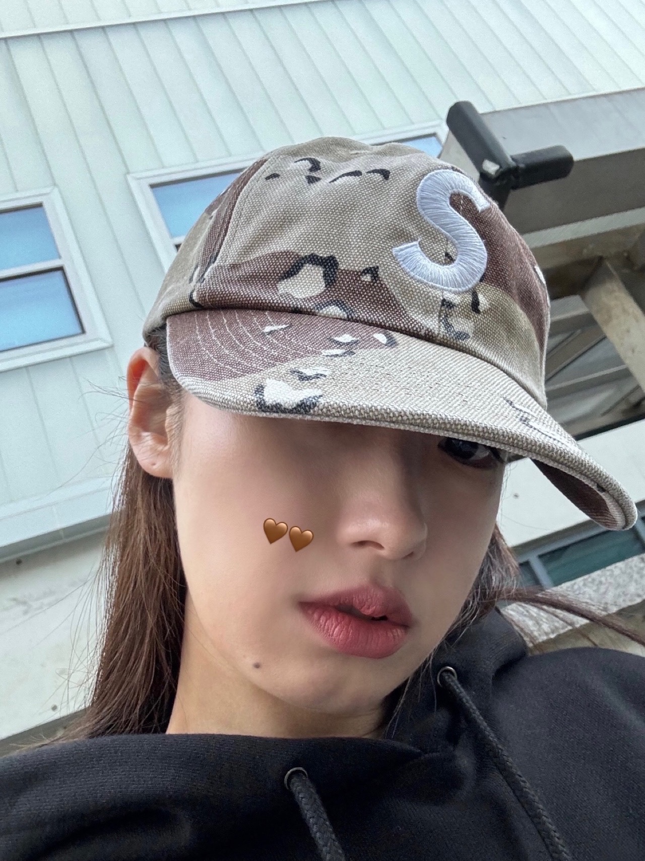 Supreme Pigment S Logo 6-Panel Chocolate Chip Camo - 24FW 착용 스타일 - 1