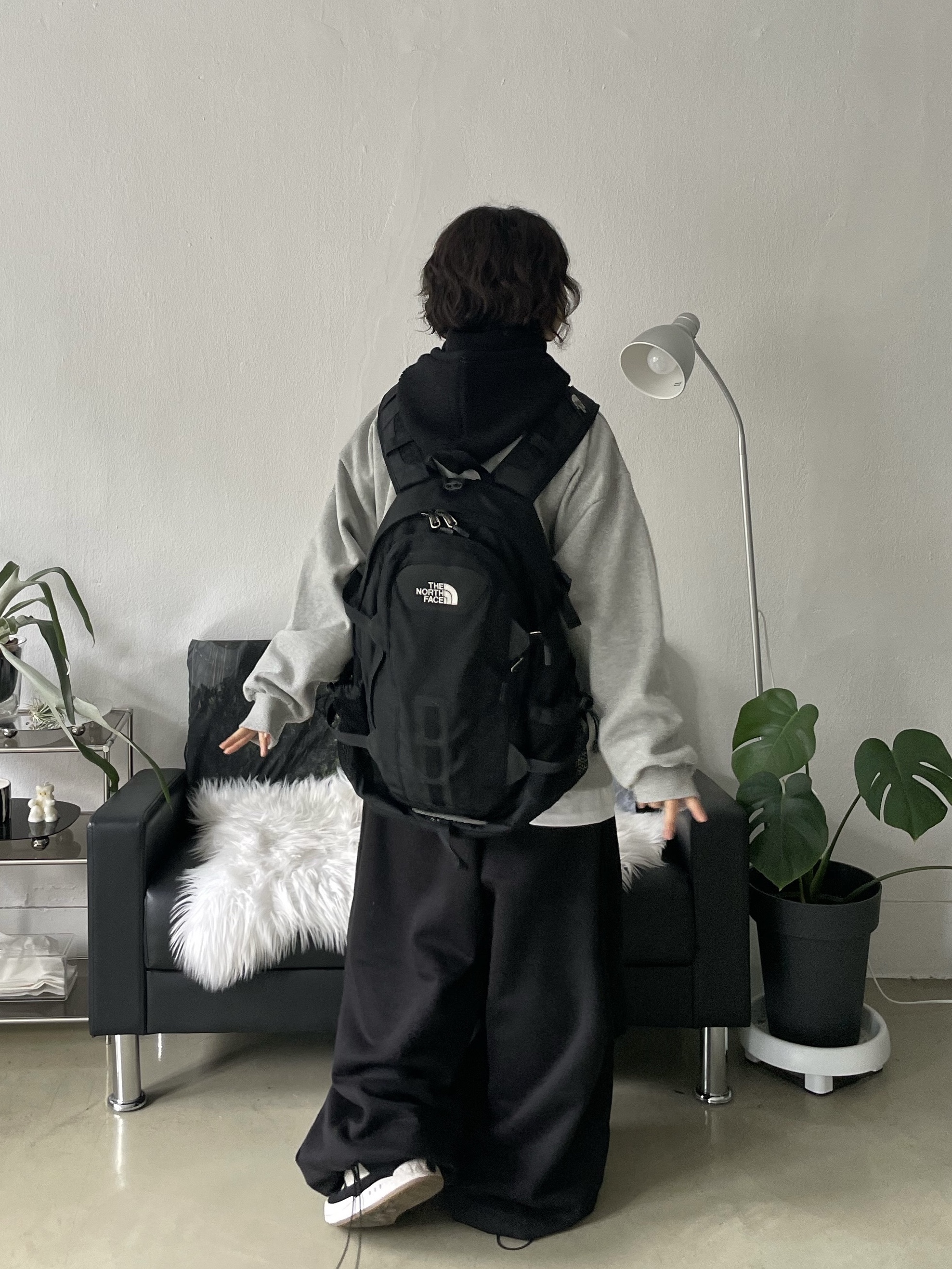 The North Face Hot Shot Black, Adidas Adimatic Core Black 착용 스타일 - 4