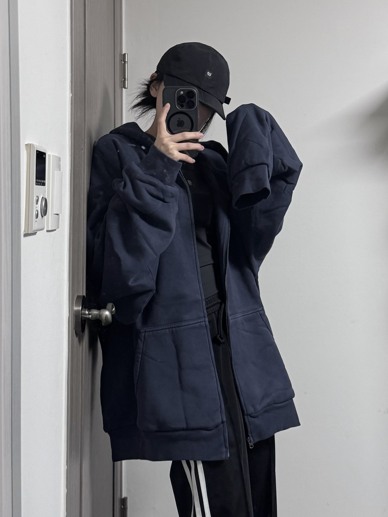 Yeezy YZY Zip-Up Hoodie Navy, (W) Adidas Originals Firebird Loose Track Pants Black - KR Sizing 착용 스타일 - 3