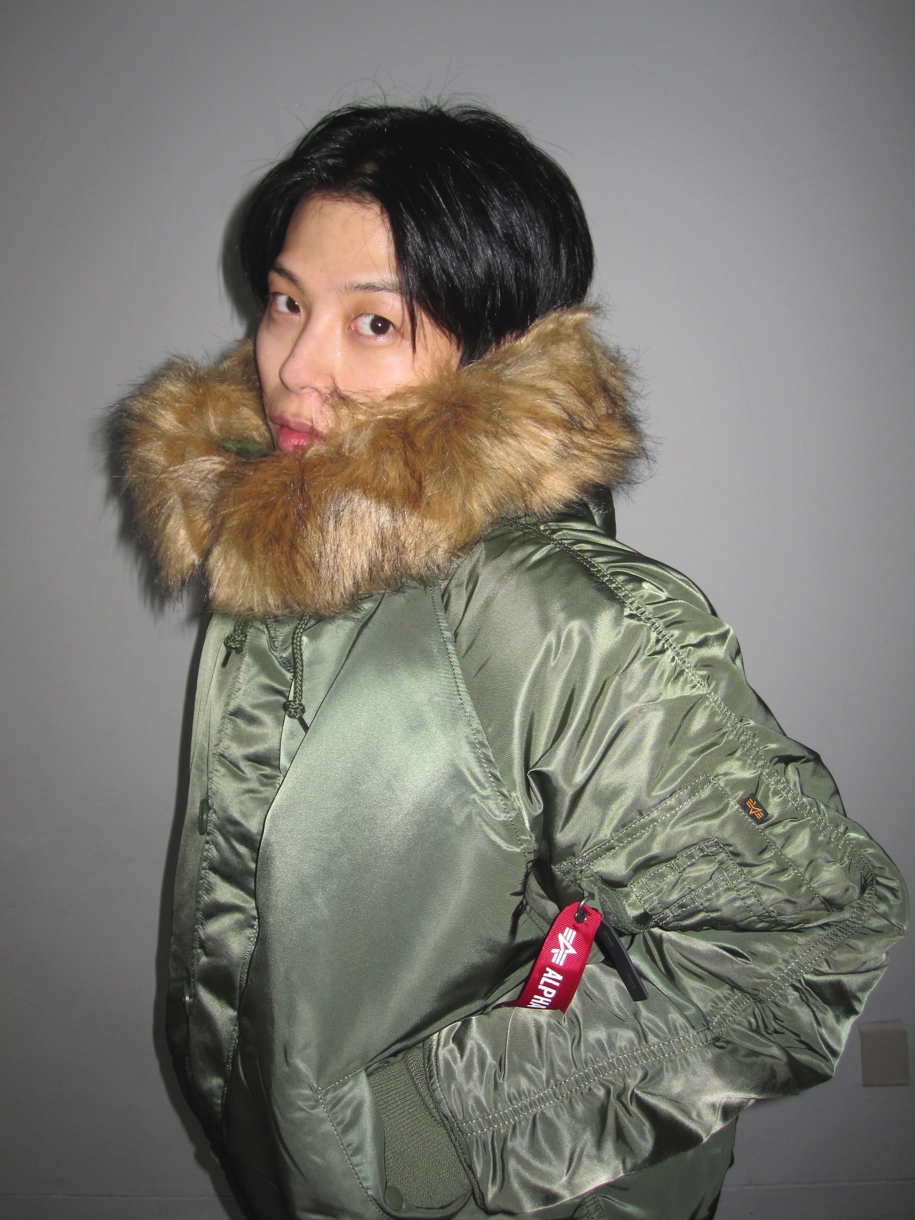 ALPHA INDUSTRIES MA-1 Flight Jacket Black, ALPHA INDUSTRIES N-2B Short Waist Parka Sage 착용 스타일 - 2