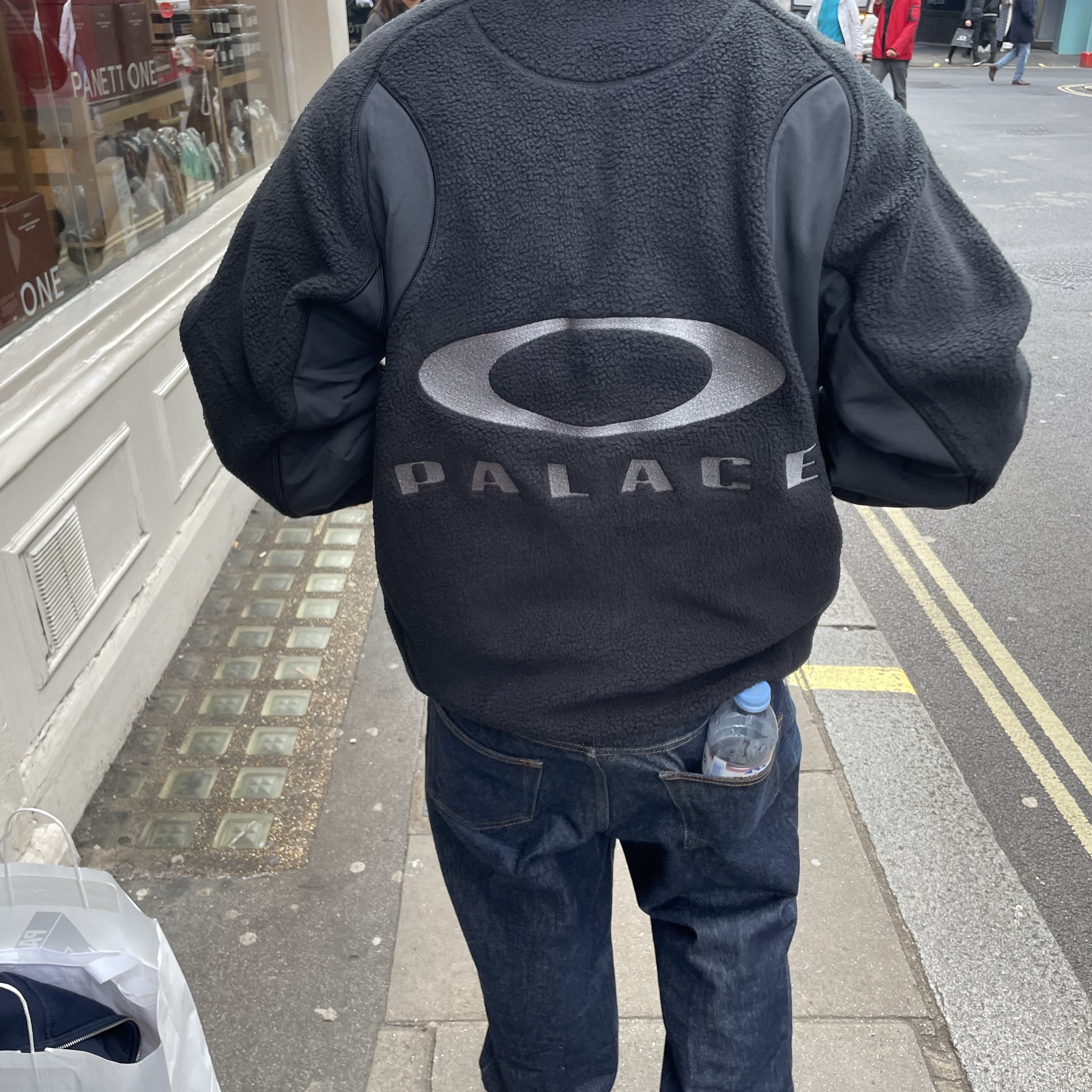 Palace x Oakley Fleece Black - 24FW 착용 스타일 - 1