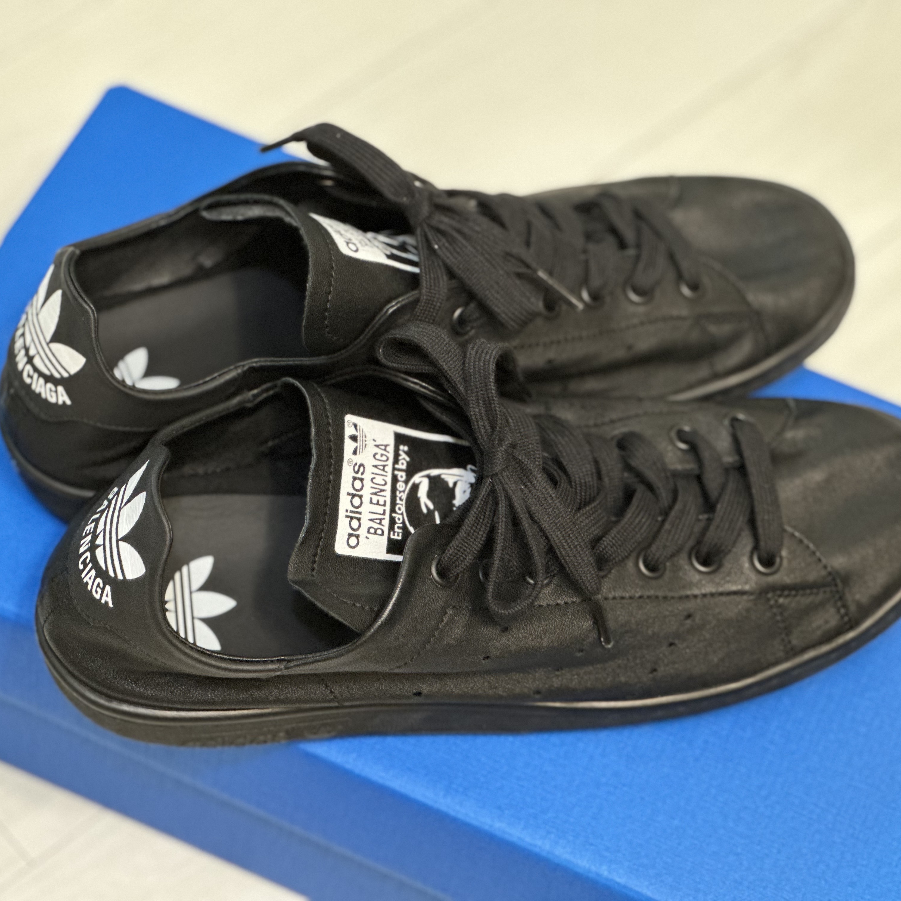 Balenciaga x Adidas Stan Smith Black 착용 스타일
