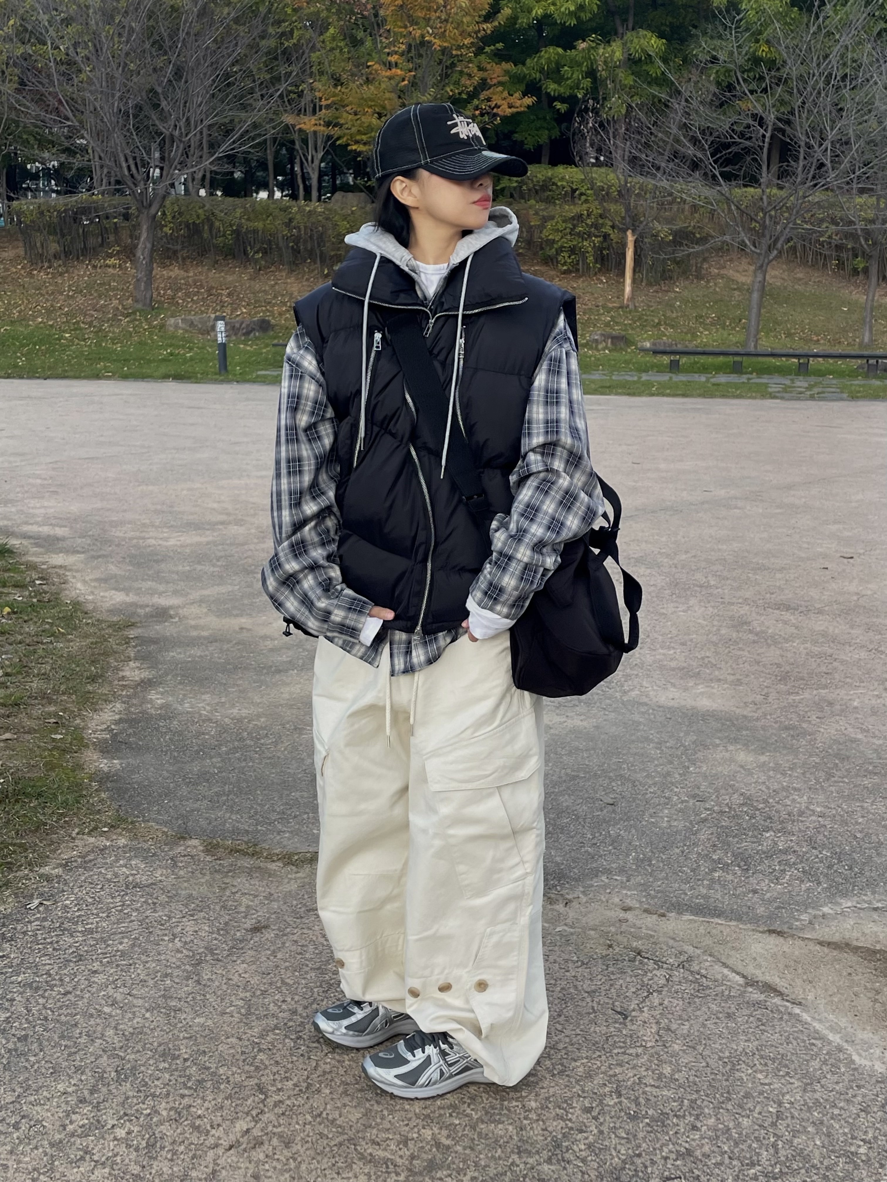 Uniqlo U Roll Bag Black, Asics Jog 100 S SMU Sheet Rock Pure Silver - 2E Wide ์ฐฉ์ฉ ์คํ์ผ - 3