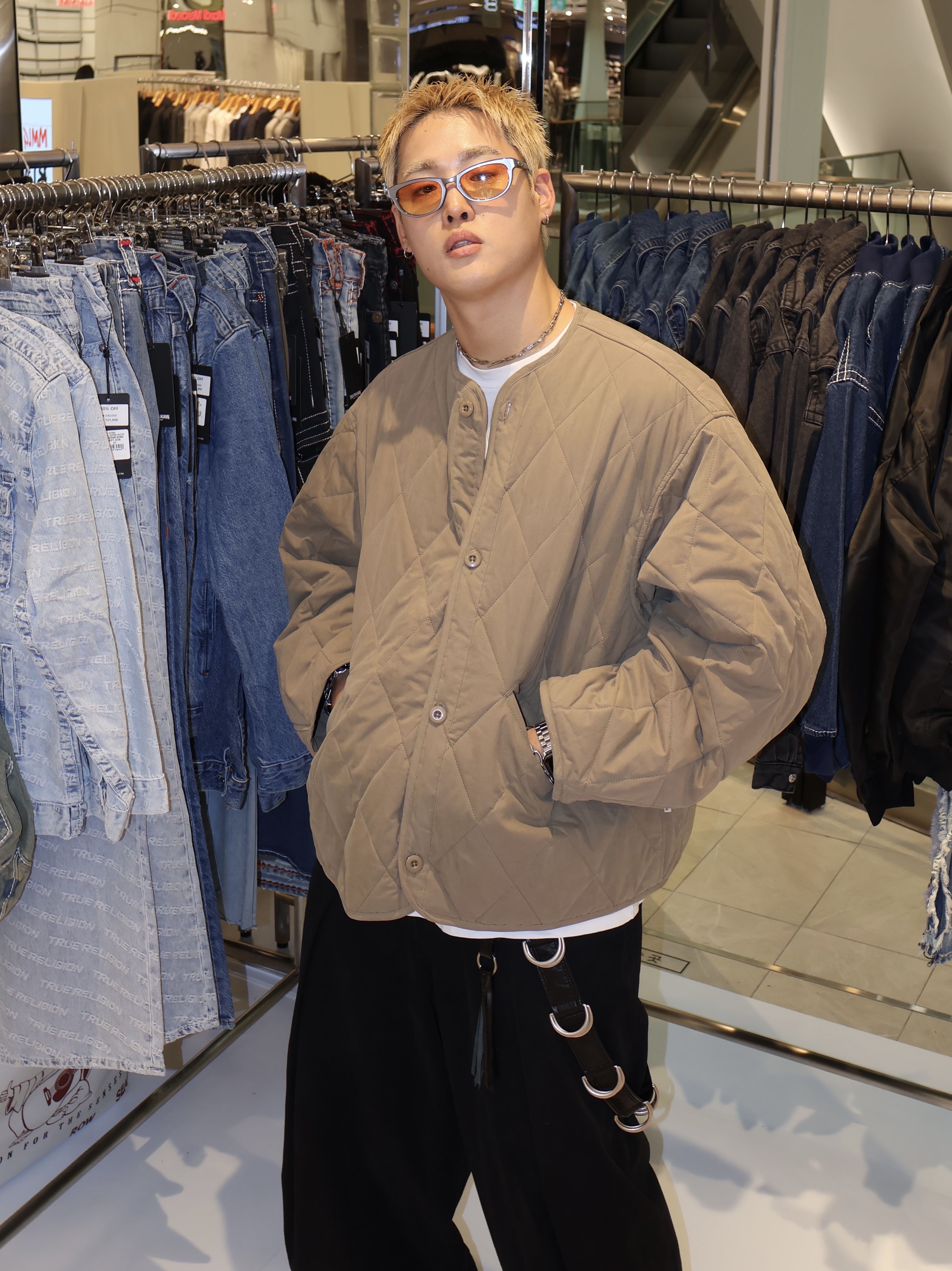 True Religion Grenade Liner Jacket MK2 Sand Khaki 착용 스타일 - 1