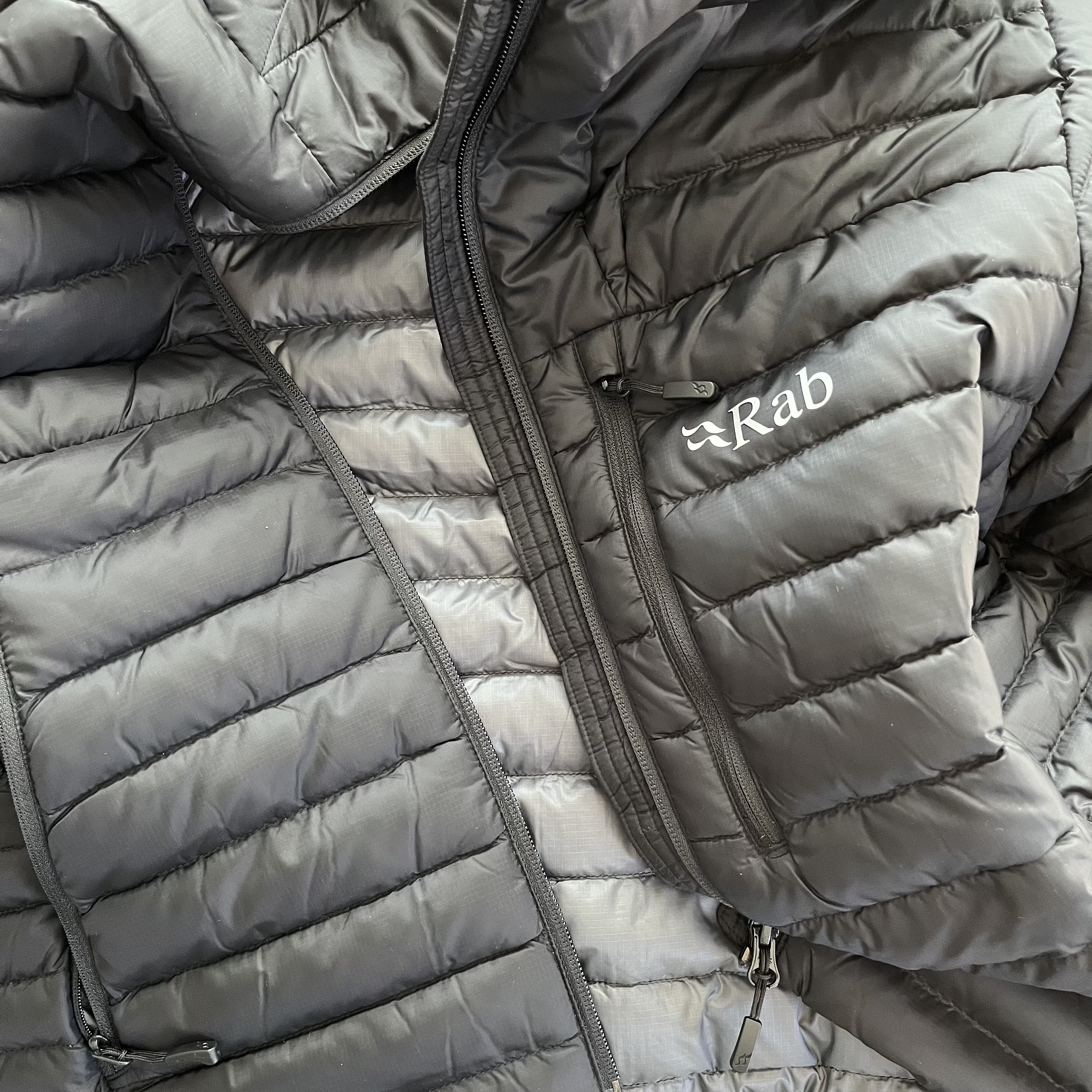 Rab Microlight Alpine Jacket Black 착용 스타일