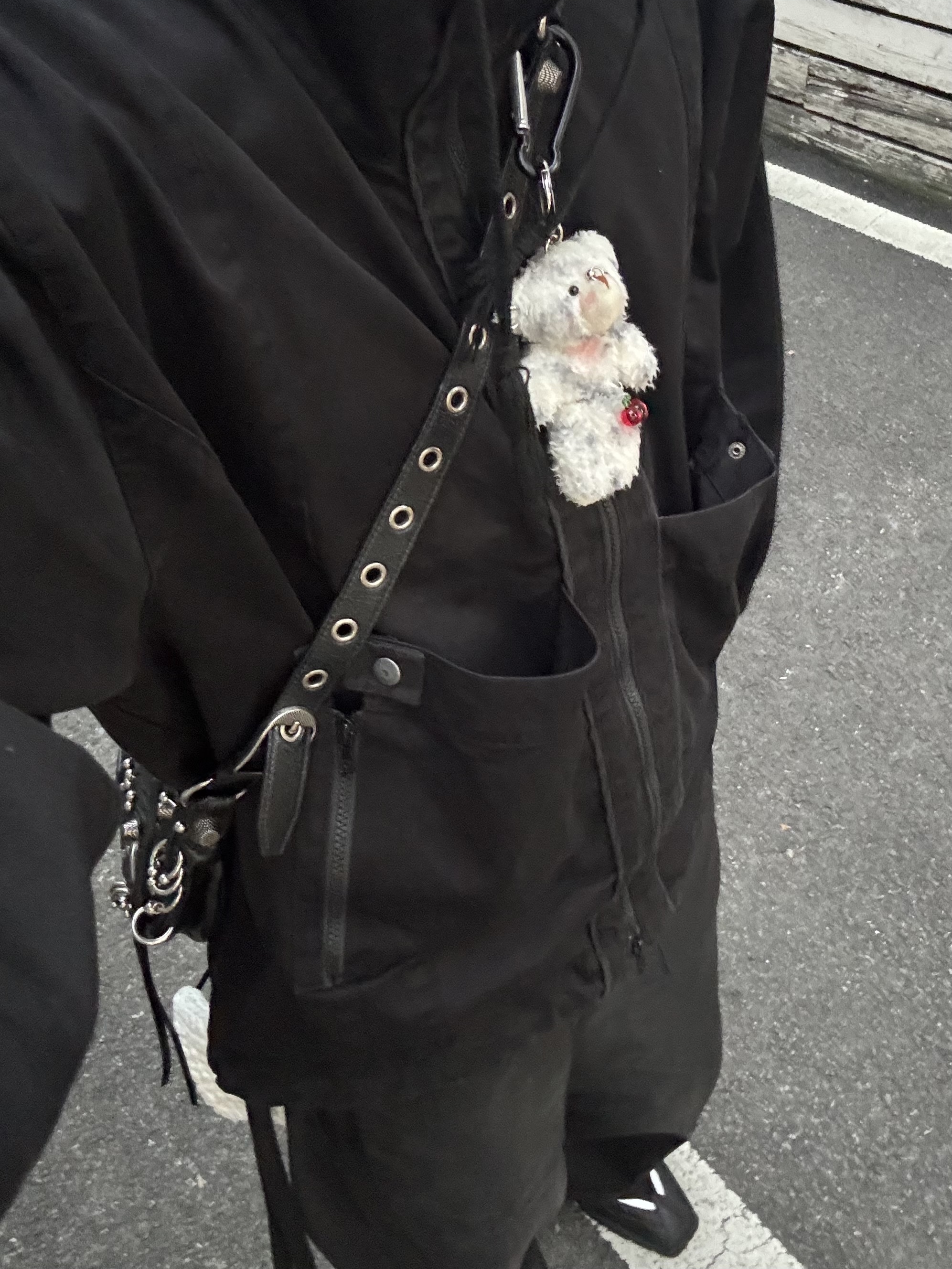 Balenciaga Le Cagole XS Shoulder Bag with Piercing Black, Project G/R Coated Backward Denim Pants Black 착용 스타일 - 2