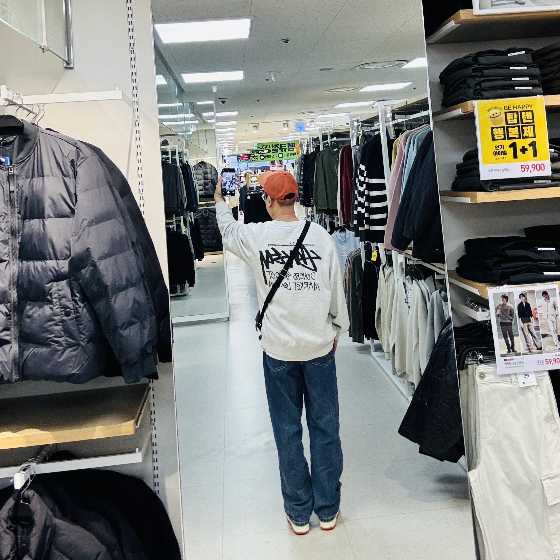 Stussy Basic Stock Low Pro Cap Dusty Orange, Stussy Stock DSM London Crew Ash Heather 2021 착용 스타일 - 2