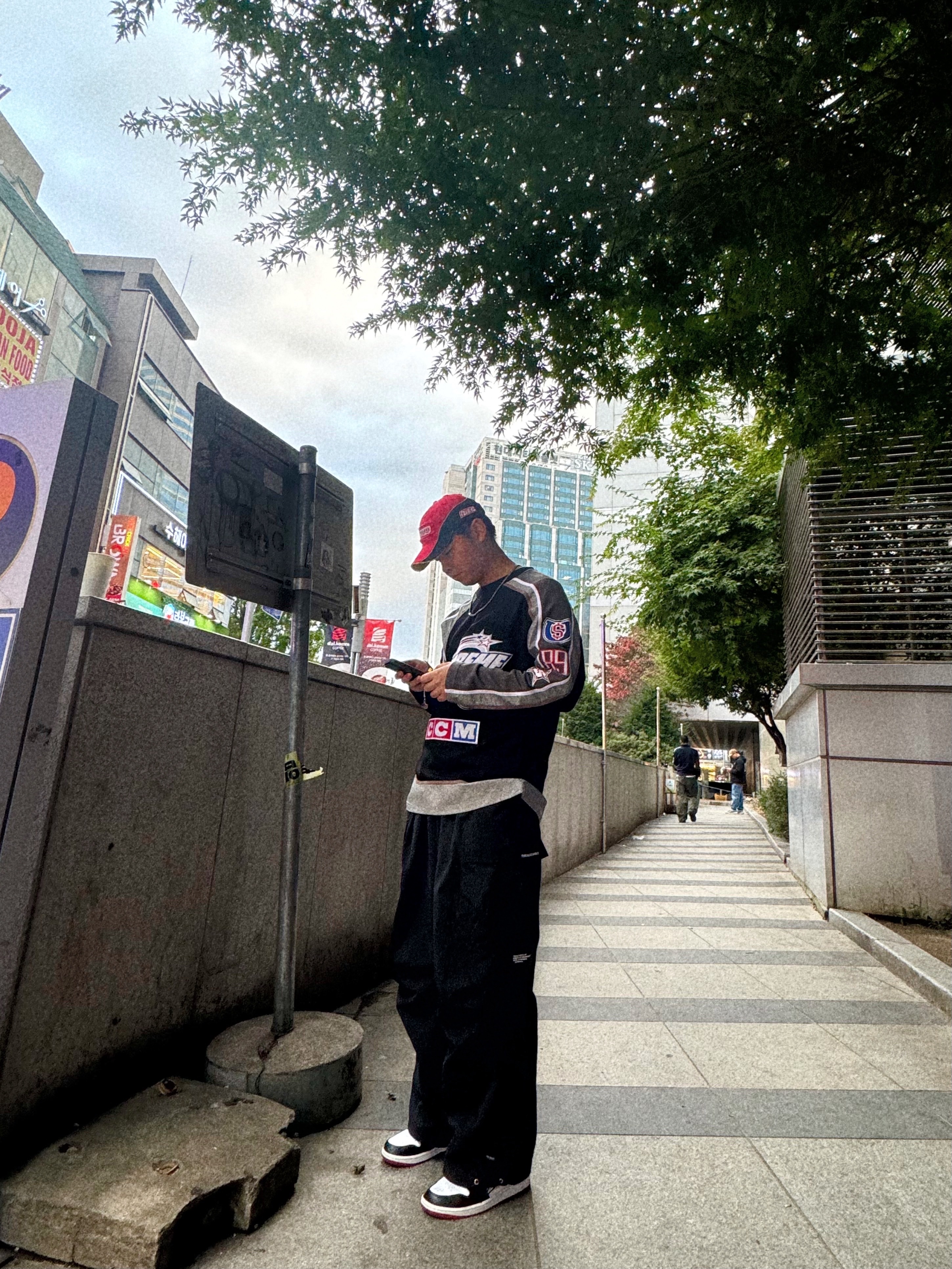 Supreme x CCM All Stars Hockey Jersey Black - 22FW, Jordan 1 Retro Low OG Black Toe 착용 스타일