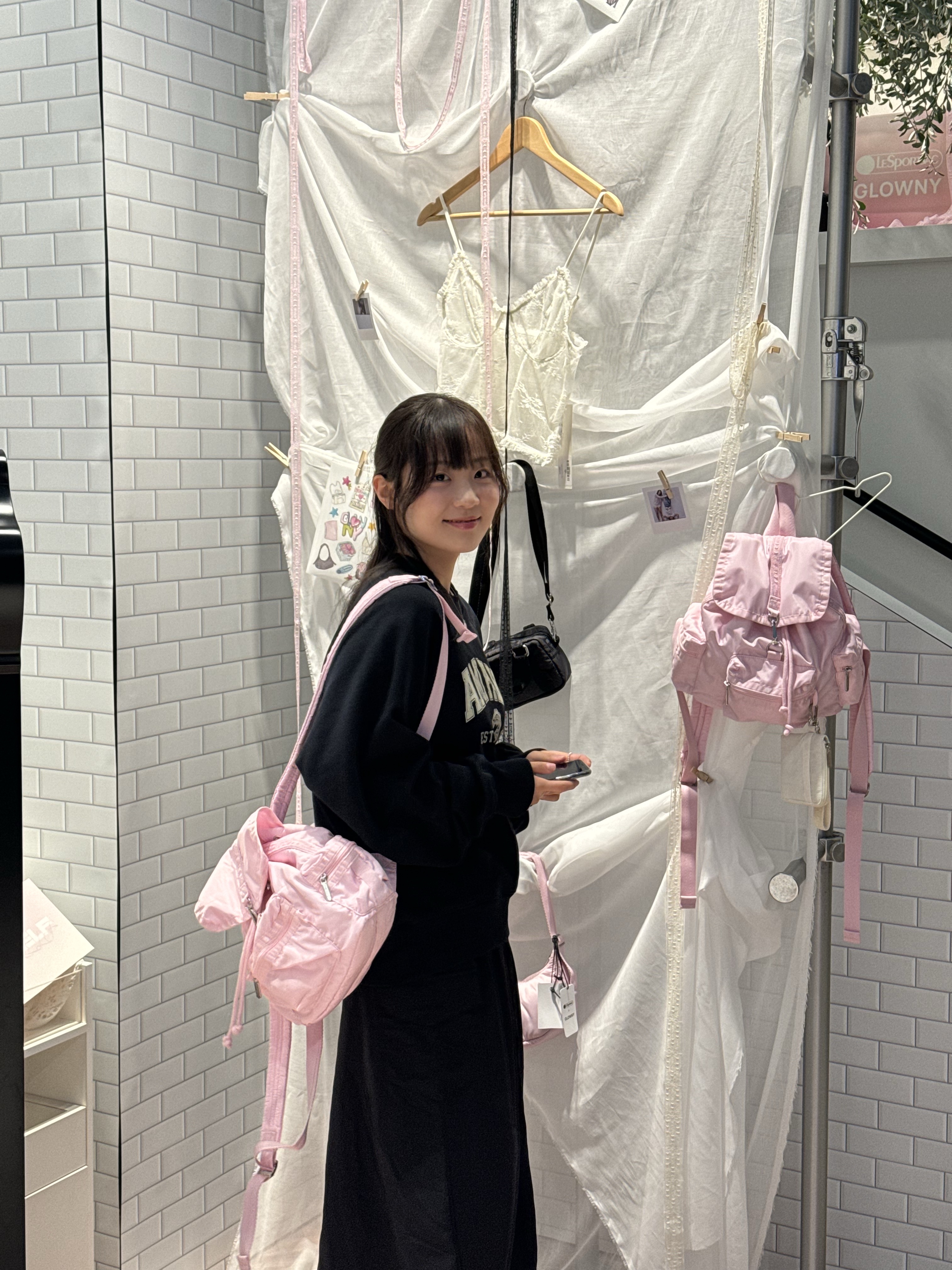 AMI Paris France Sweatshirt Black, (W) Hunter Play Short Rain Boots Black 착용 스타일 - 2