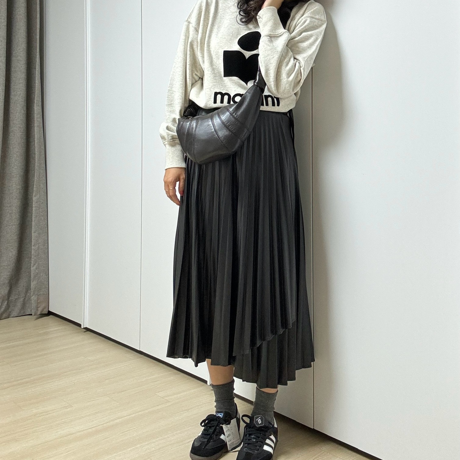 Adidas Samba OG Black White Gum 착용 스타일