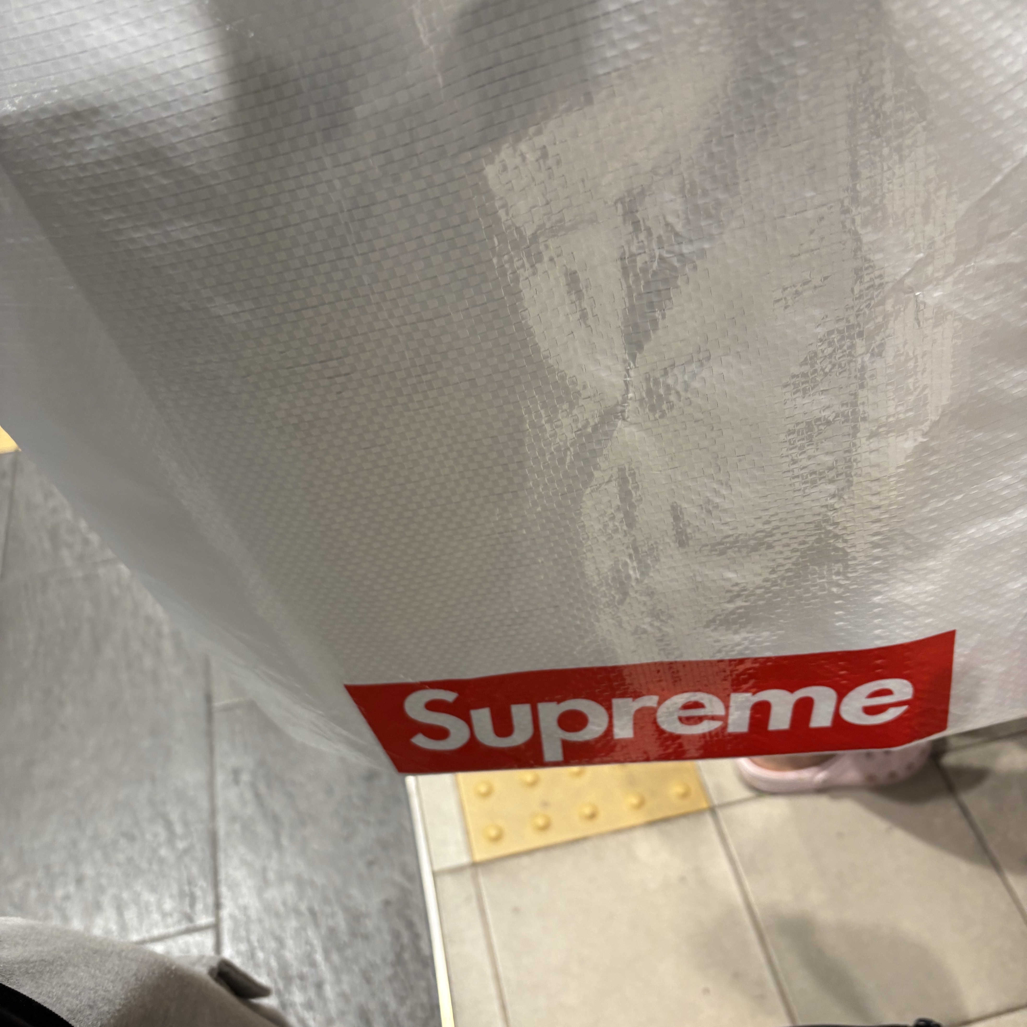 Nike x Supreme Air Force 1 Low White 착용 스타일 - 2