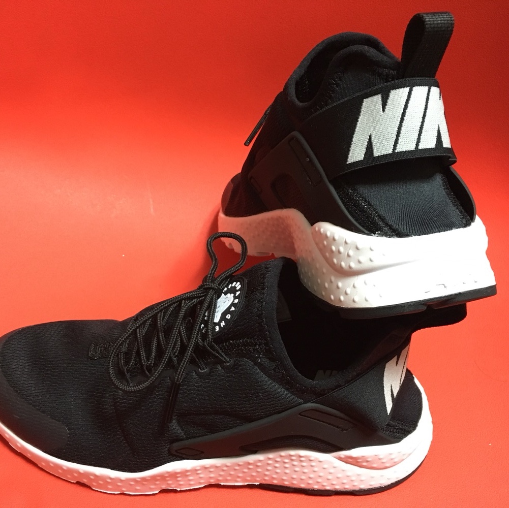(W) Nike Air Huarache Run Ultra Black White 착용 스타일