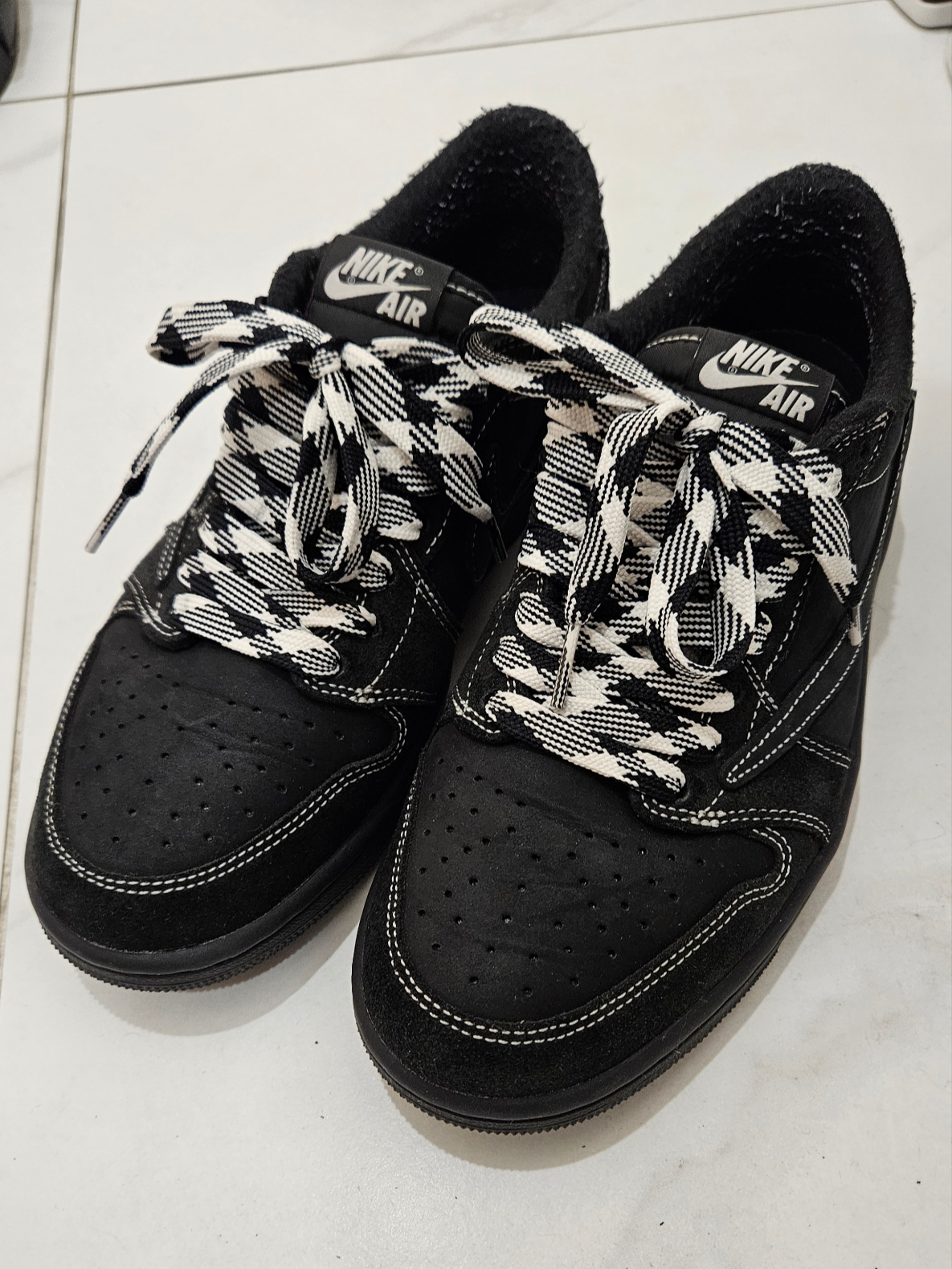 Jordan 1 x Travis Scott Retro Low OG SP Black Phantom 착용 스타일