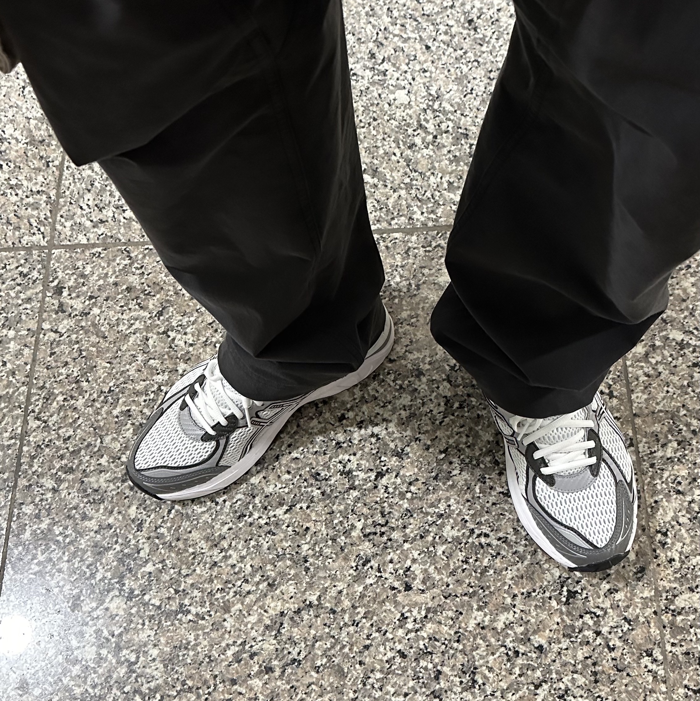 Arc'teryx Cronin Cotton Pants Black 착용 스타일