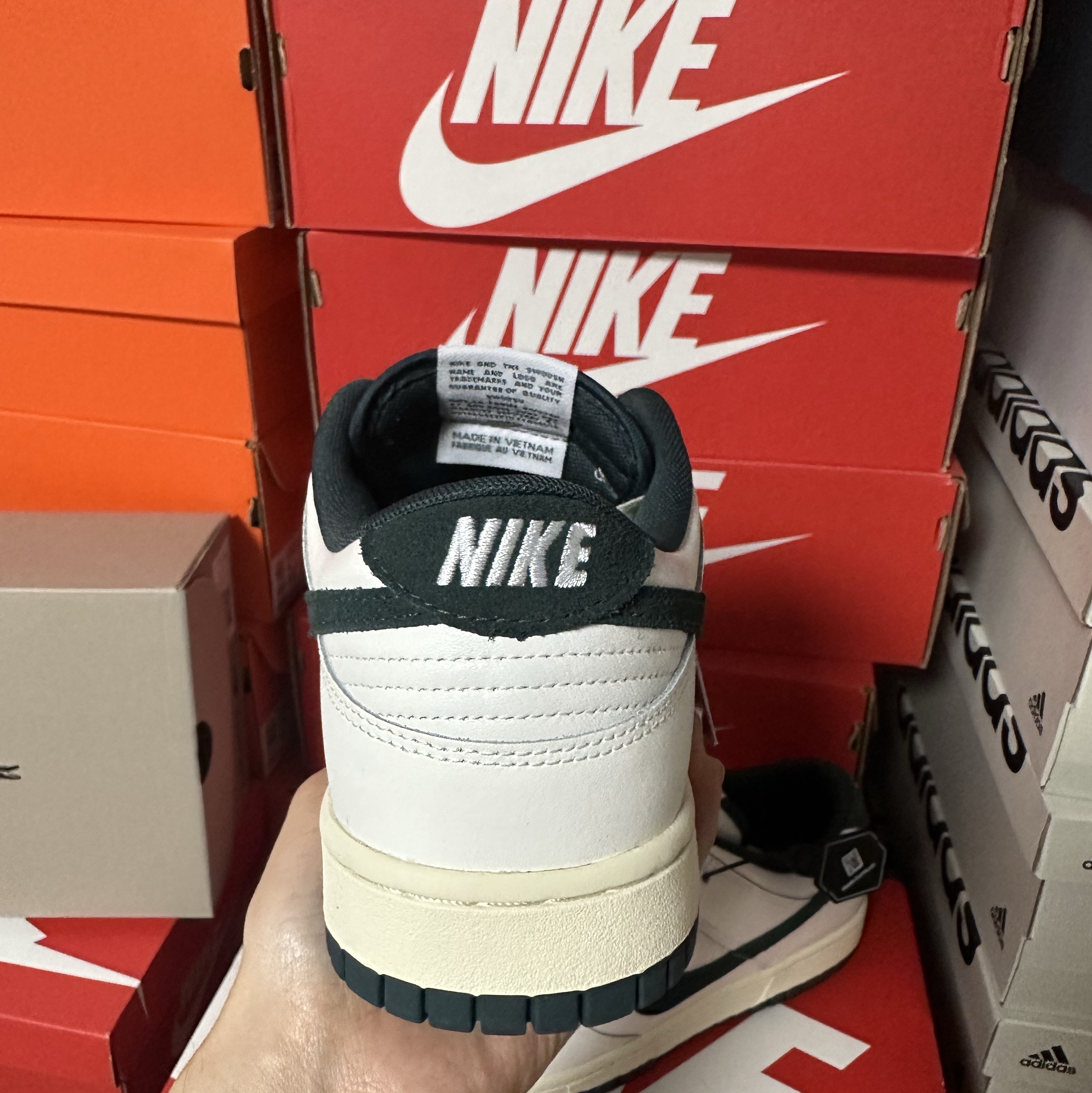 Nike Dunk Low Sail Deep Jungle 착용 스타일 - 3