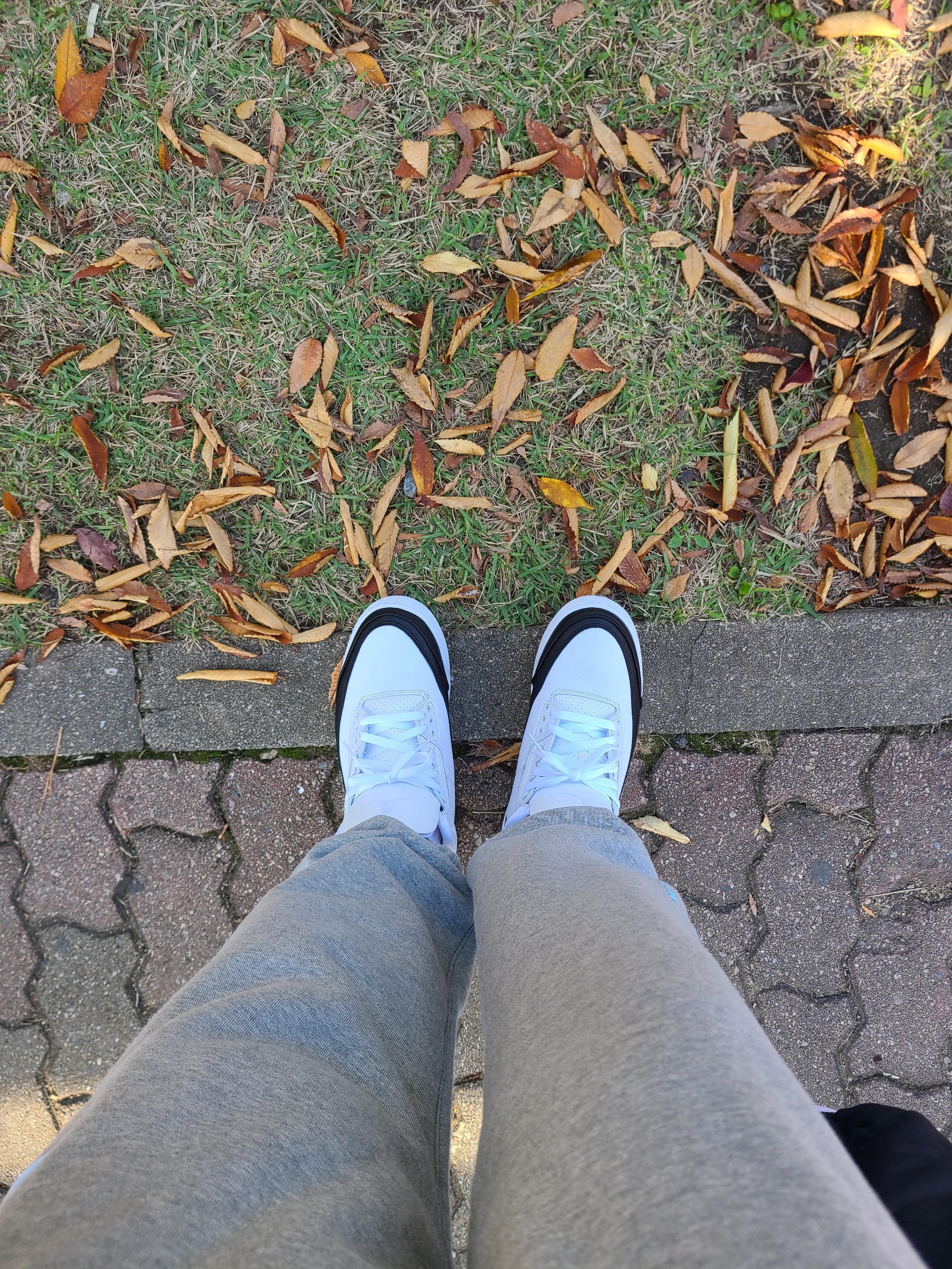 Jordan 3 x Fragment Retro SP White Black, Nike x Drake Nocta NRG Fleece Sweatpants Dark Grey Heather 착용 스타일 - 3