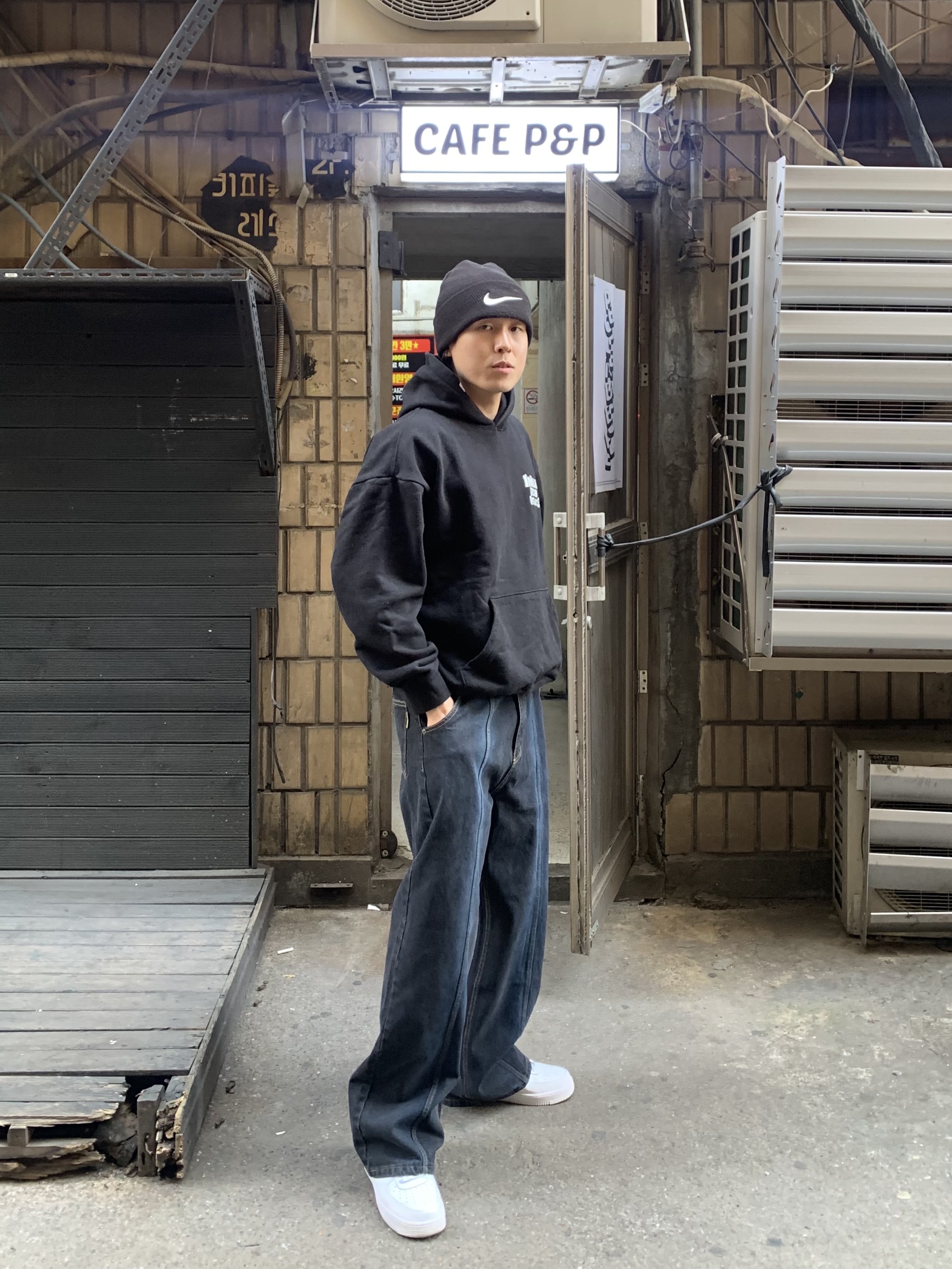 Nike x Stussy Cuff Beanie Black, Nike Air Force 1 '07 Low White 착용 스타일 - 1