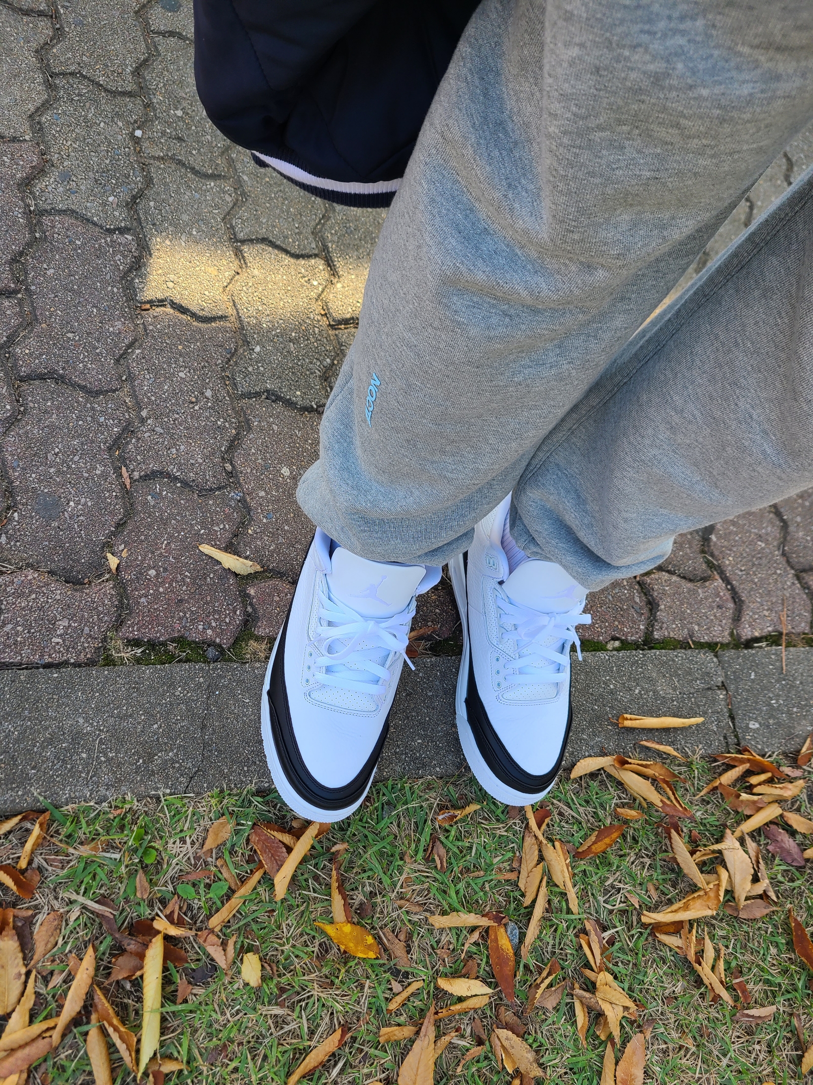 Jordan 3 x Fragment Retro SP White Black, Nike x Drake Nocta NRG Fleece Sweatpants Dark Grey Heather 착용 스타일 - 2