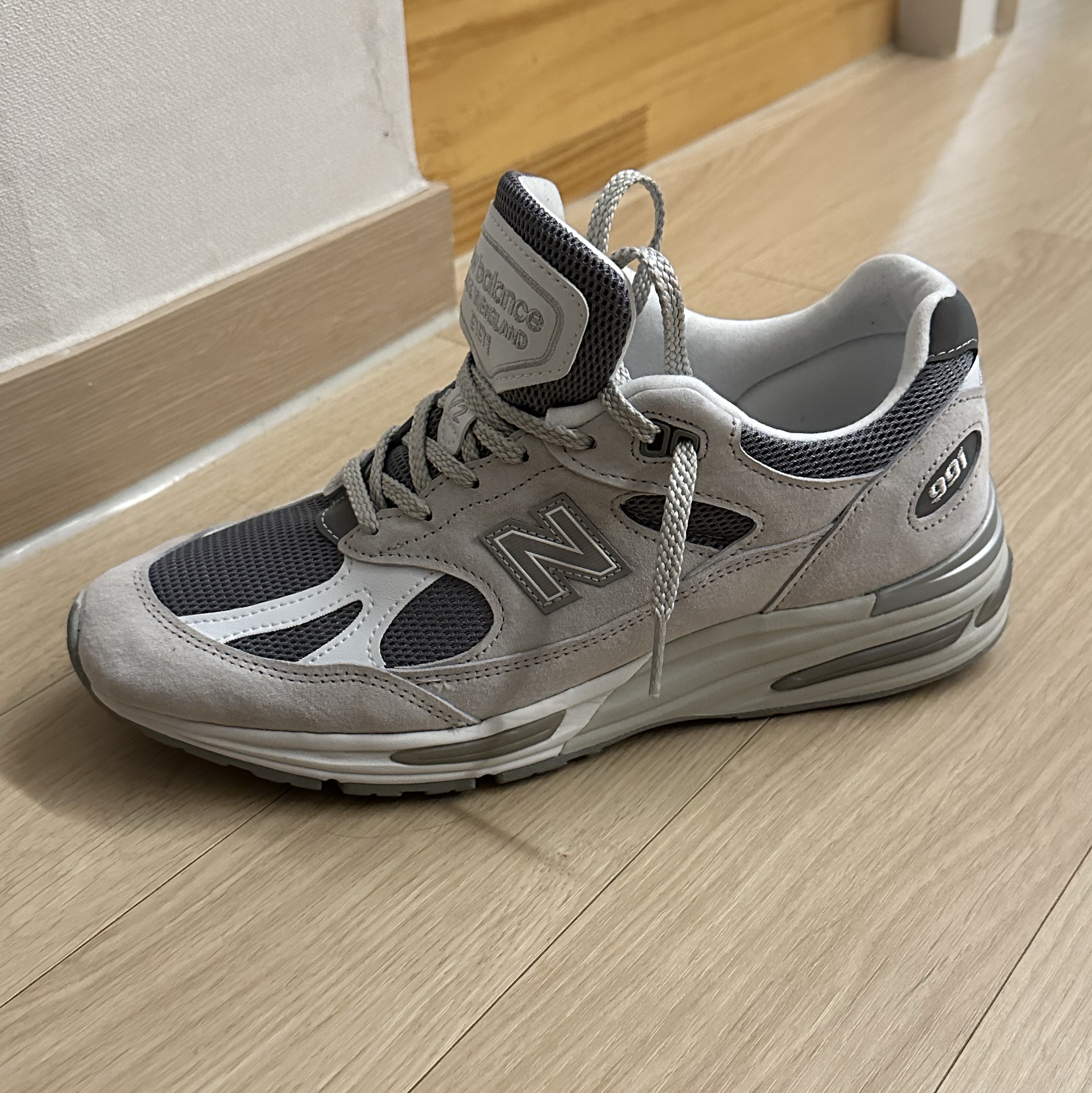 New Balance 991v2 Made in UK Nimbus Cloud Cool Grey - D Standard 착용 스타일 - 2