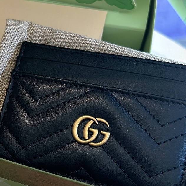 Gucci GG Marmont Card Case Black 착용 스타일